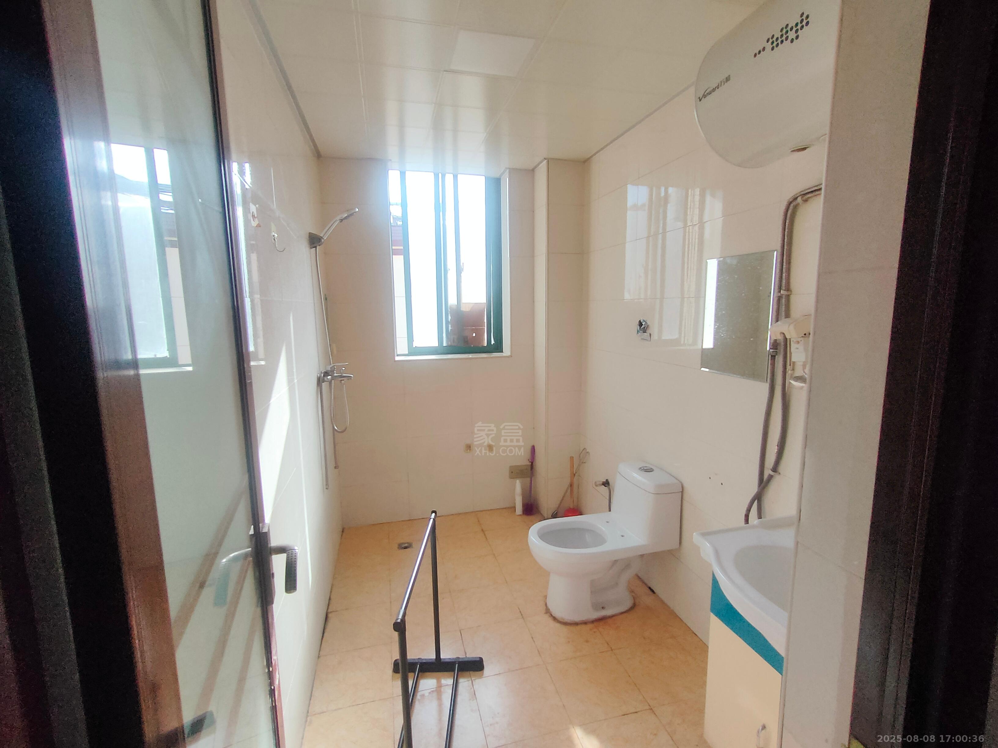 共和城 3室2厅1卫 1800.0元/月 共和城 3室2厅1卫 1800.0元/月室内图