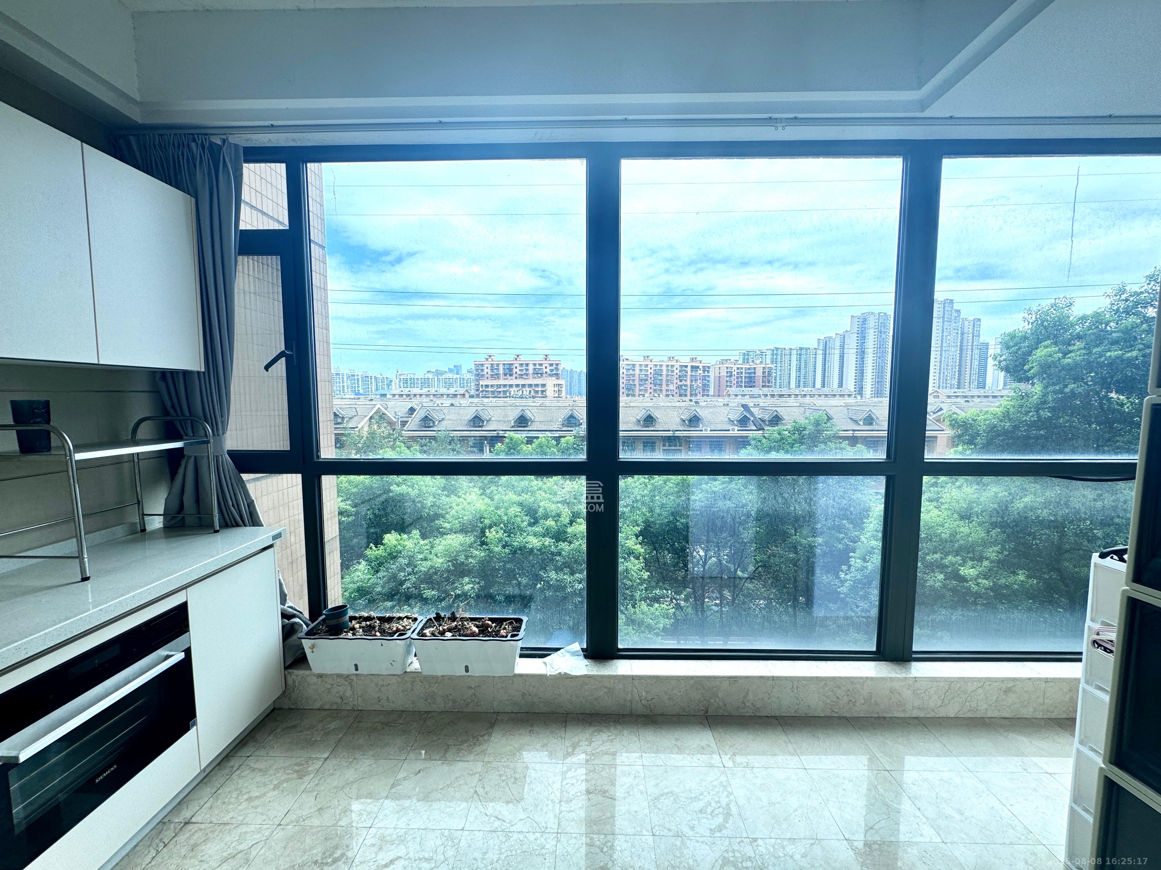 运达中央广场一、二期 3室2厅3卫 11000.0元/月 运达中央广场一、二期 3室2厅3卫 11000.0元/月室内图