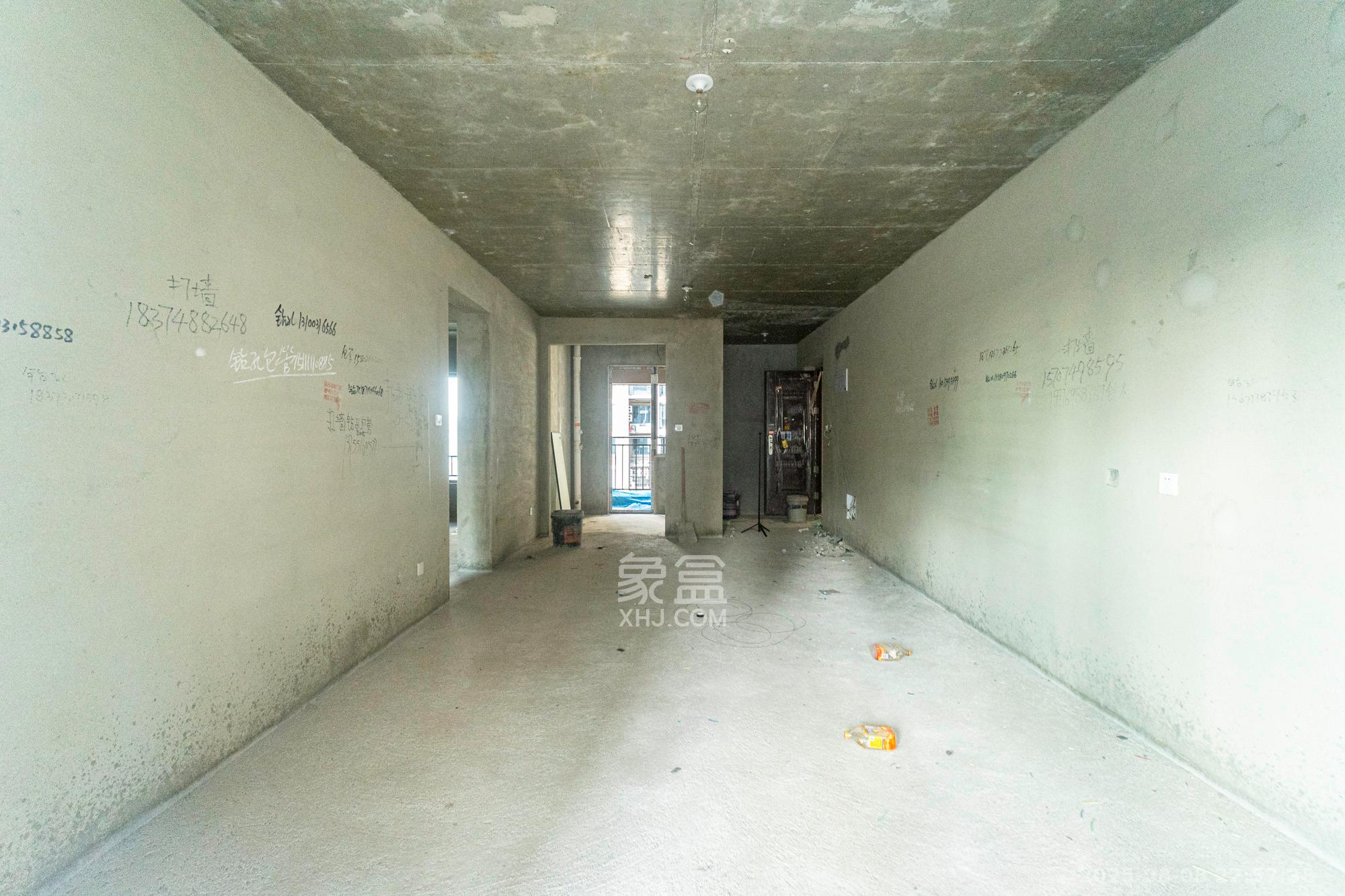 荣盛城 4室2厅2卫 79.0万 荣盛城 4室2厅2卫 79.0万客厅