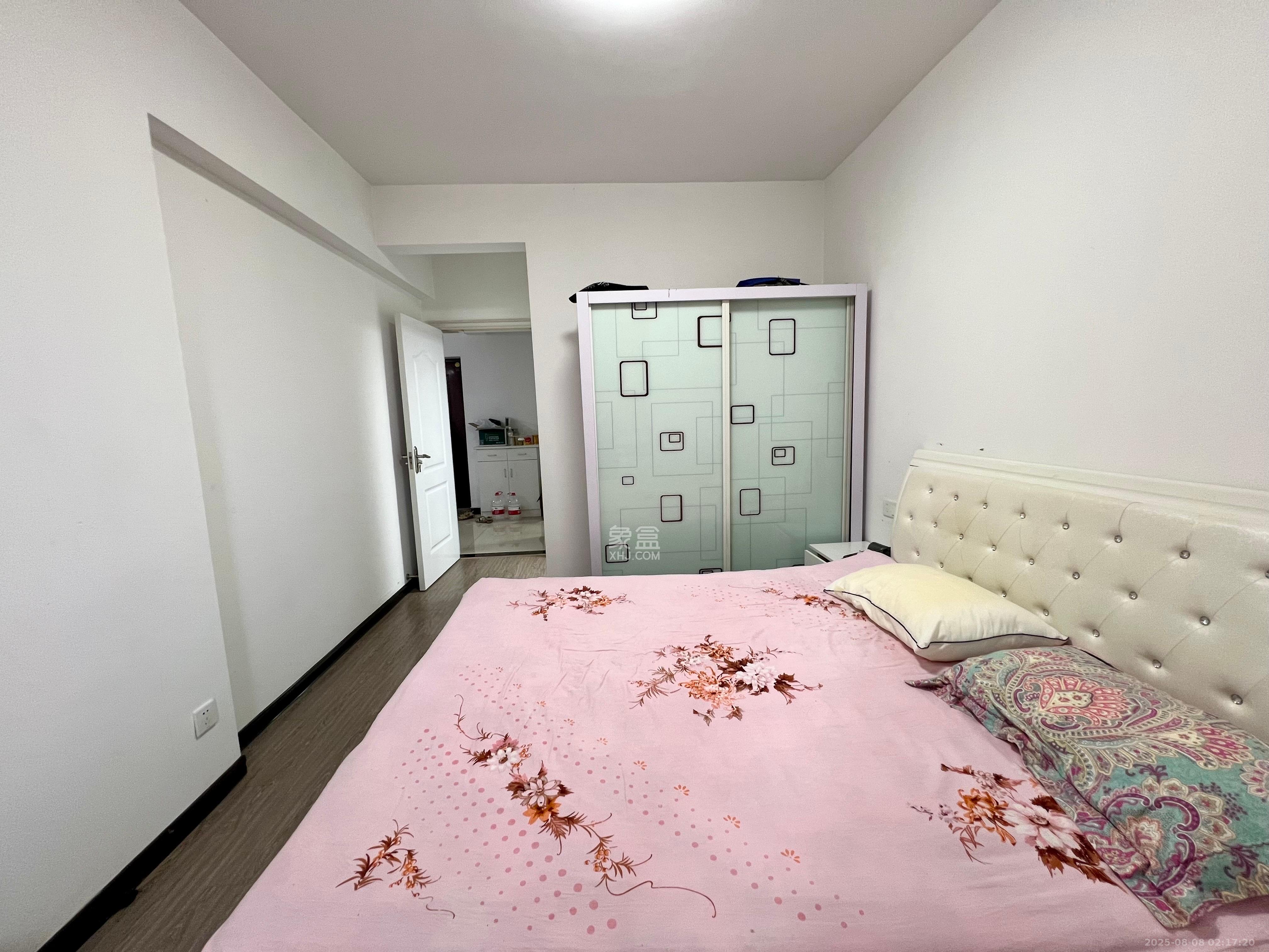 钱隆世家  3室2厅2卫    2100.0元/月室内图