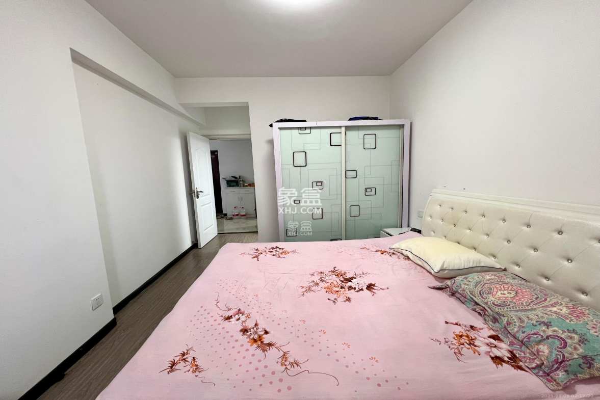 钱隆世家 3室2厅2卫 2100.0元/月 钱隆世家 3室2厅2卫 2100.0元/月室内图