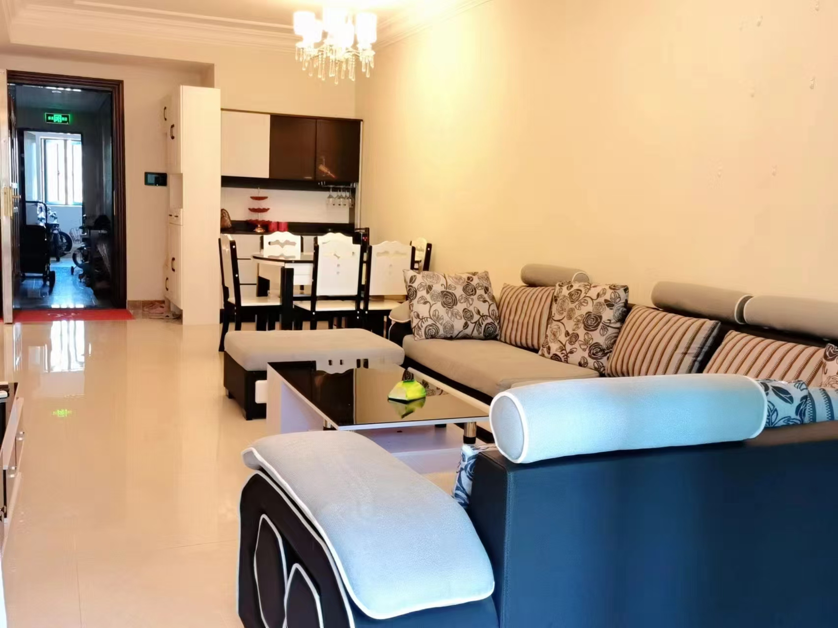 恒大绿洲 2室2厅1卫 1800.0元/月 恒大绿洲 2室2厅1卫 1800.0元/月室内图