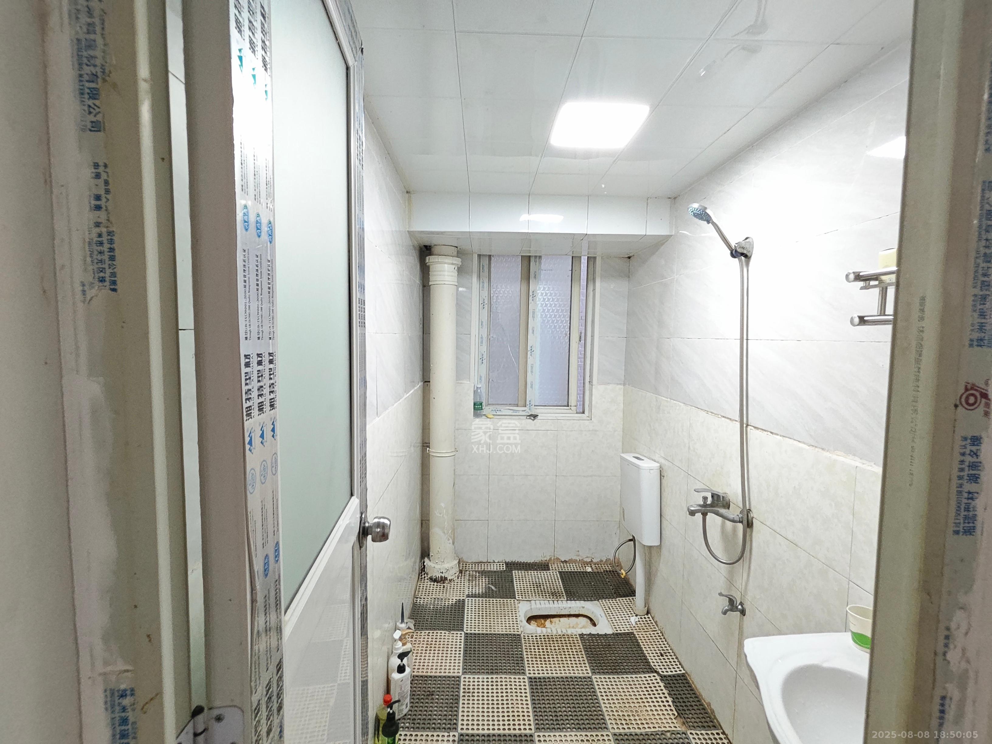 金麓西岸和苑  2室2厅1卫    2100.0元/月 金麓西岸和苑  2室2厅1卫    2100.0元/月室内图