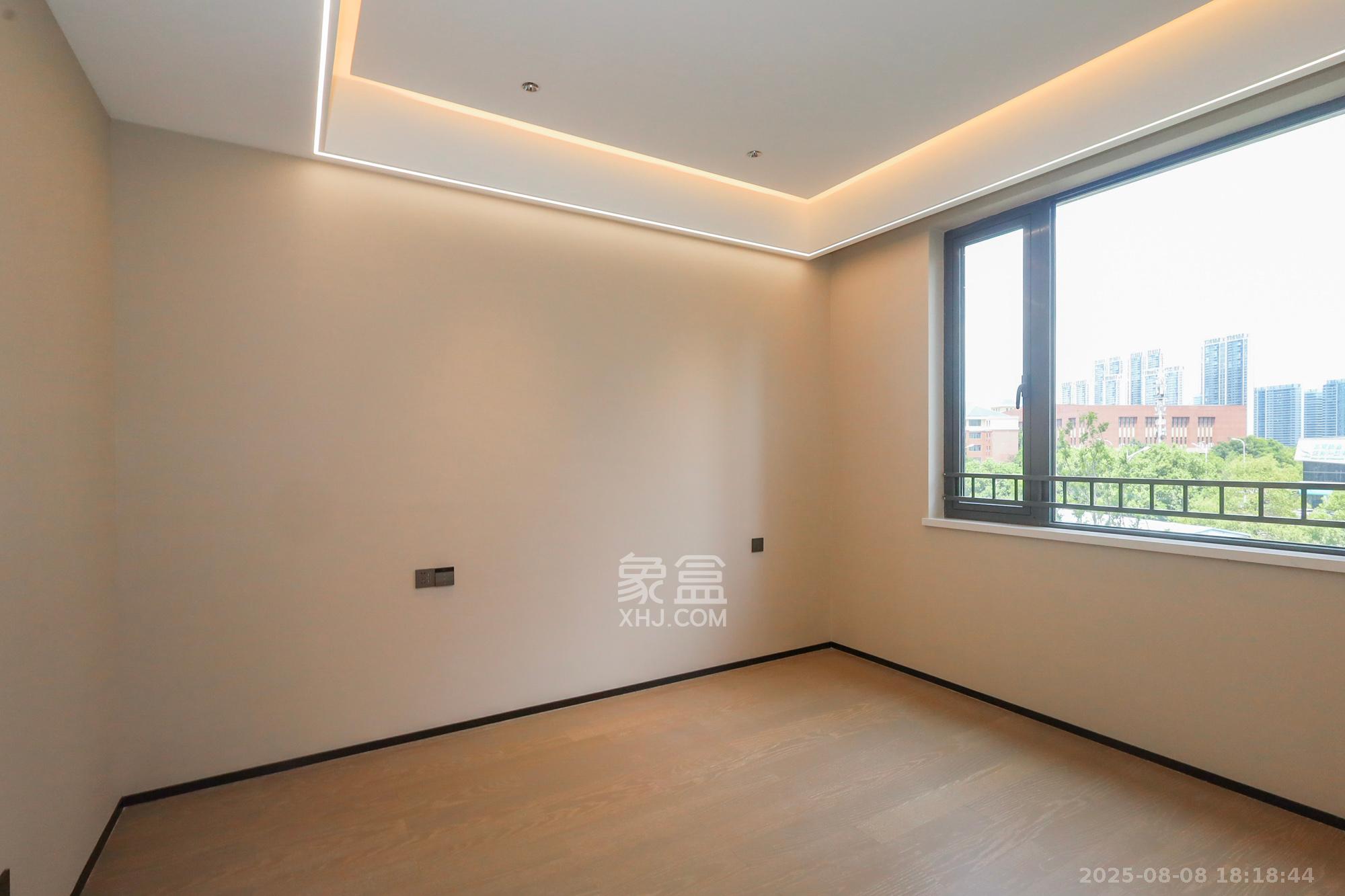 旭辉铂悦湘江  4室2厅3卫    636.0万 旭辉铂悦湘江  4室2厅3卫    636.0万卧室