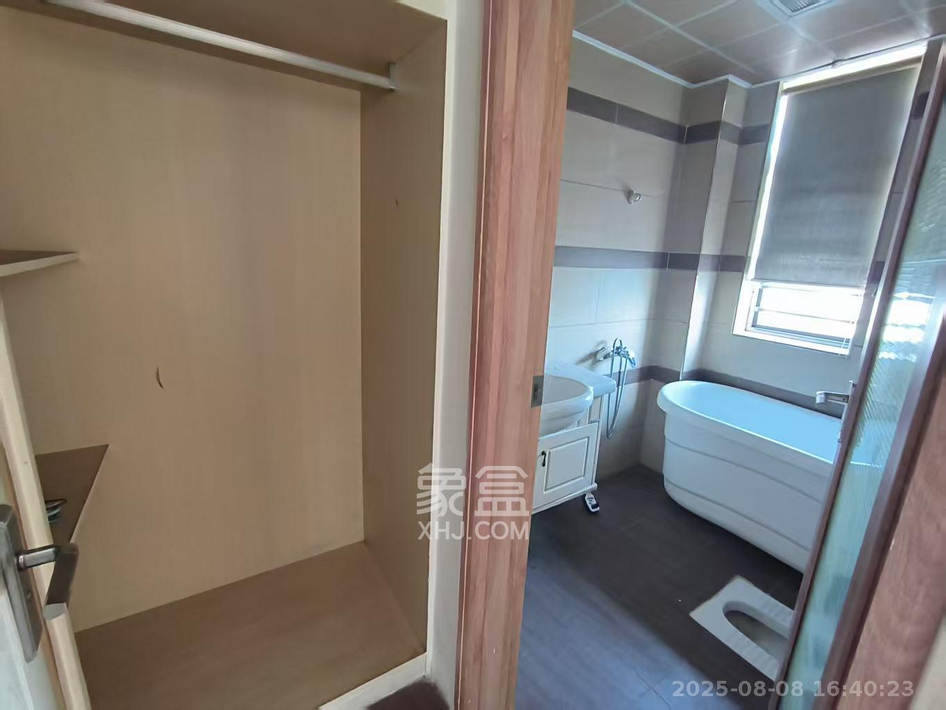 极目楚天  1室2厅2卫    2800.0元/月 极目楚天  1室2厅2卫    2800.0元/月室内图