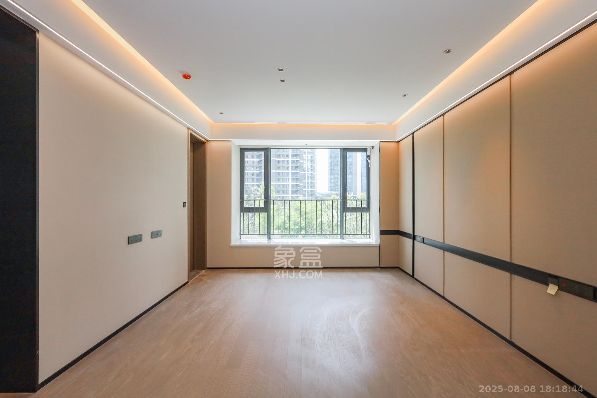 旭辉铂悦湘江  4室2厅3卫    636.0万 旭辉铂悦湘江  4室2厅3卫    636.0万卧室