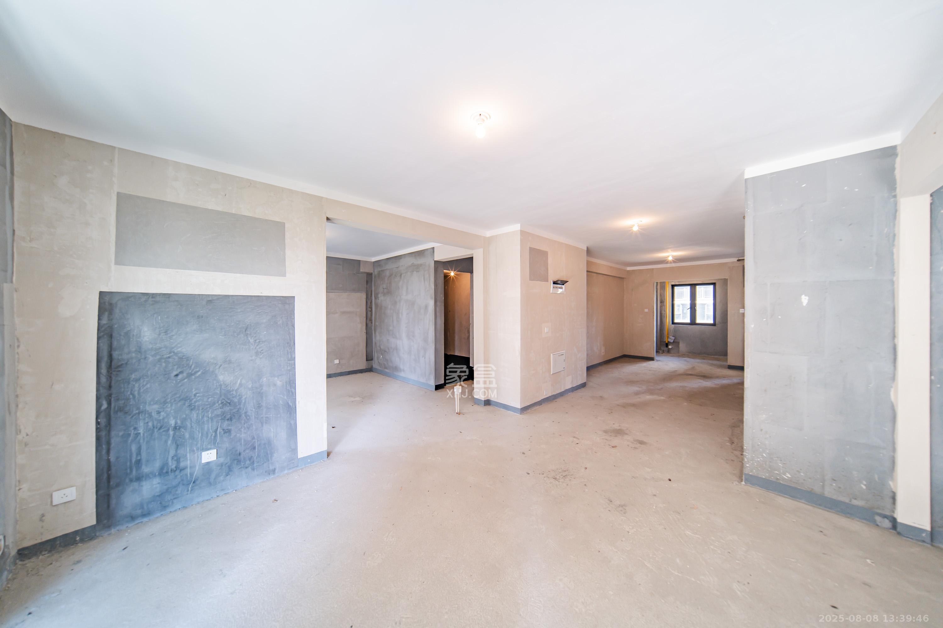 建发电建江山悦  4室2厅2卫    125.0万客厅