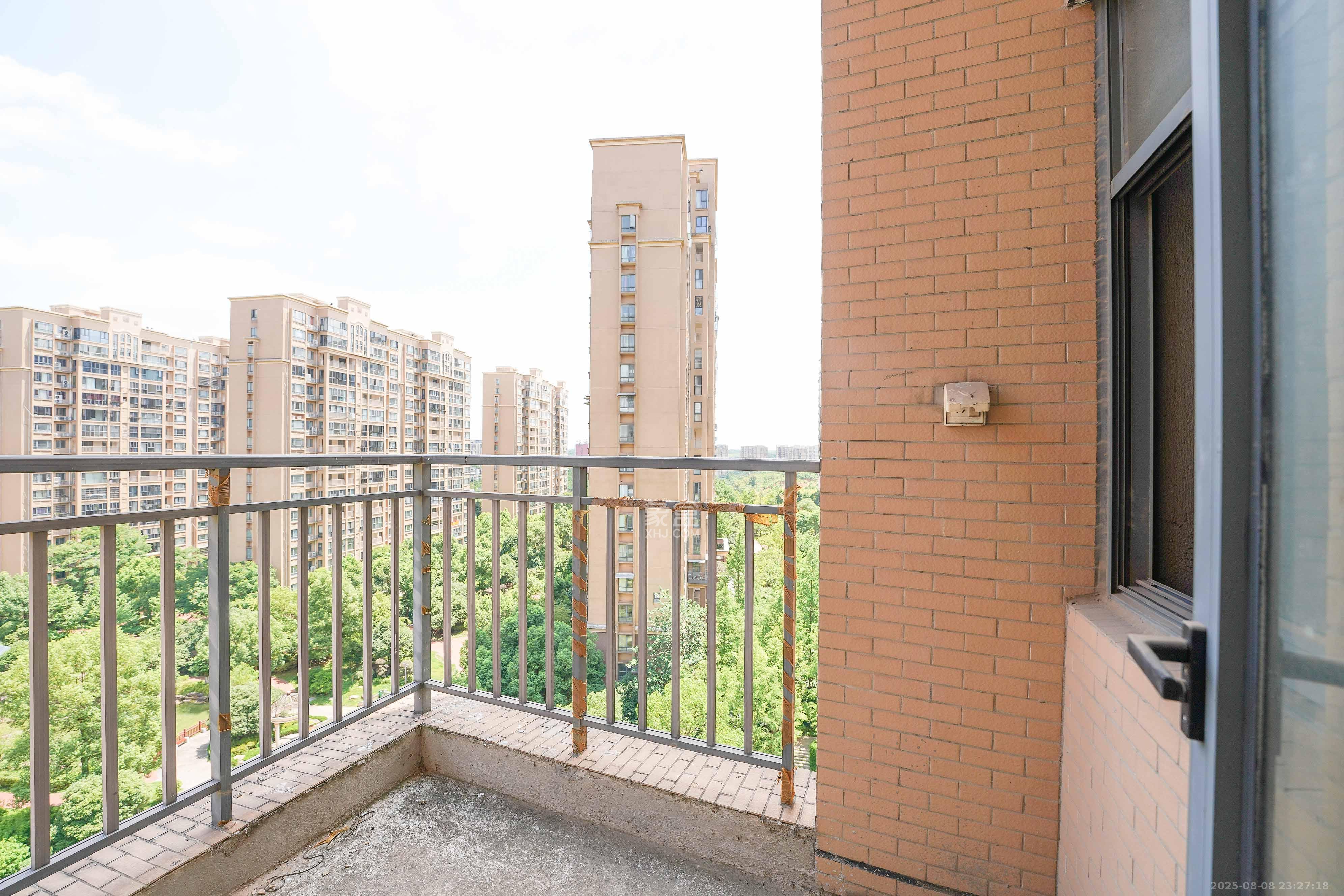 和美星城 5室2厅1卫 150.0万 和美星城 5室2厅1卫 150.0万阳台