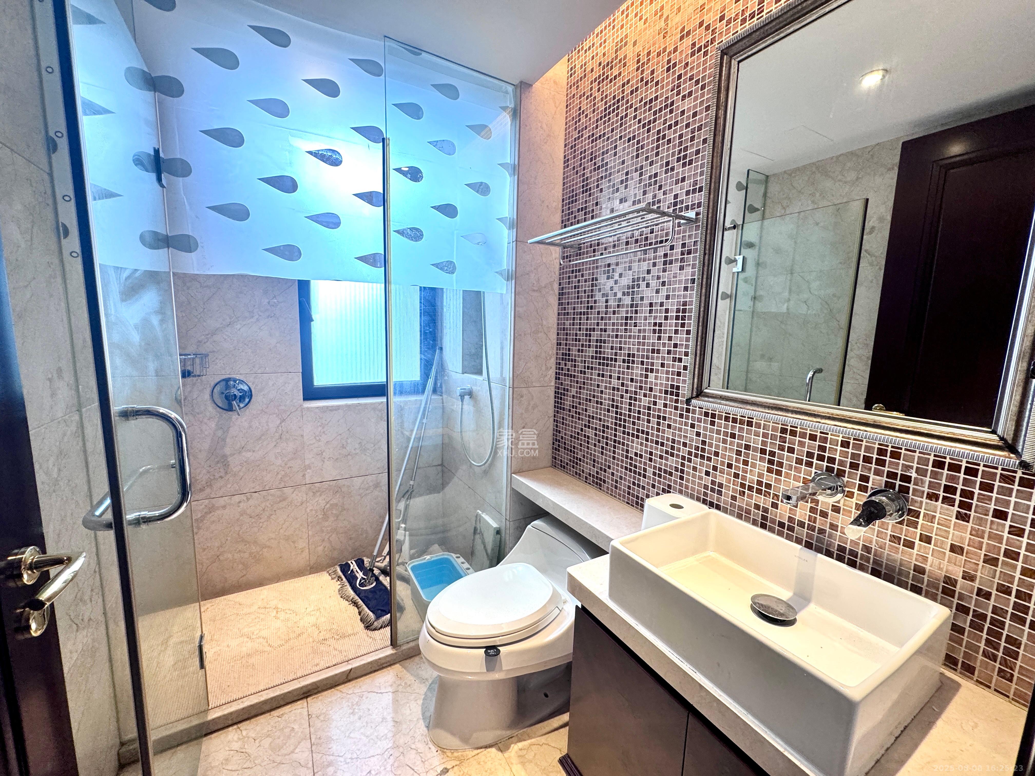 运达中央广场一、二期 3室2厅3卫 11000.0元/月 运达中央广场一、二期 3室2厅3卫 11000.0元/月室内图