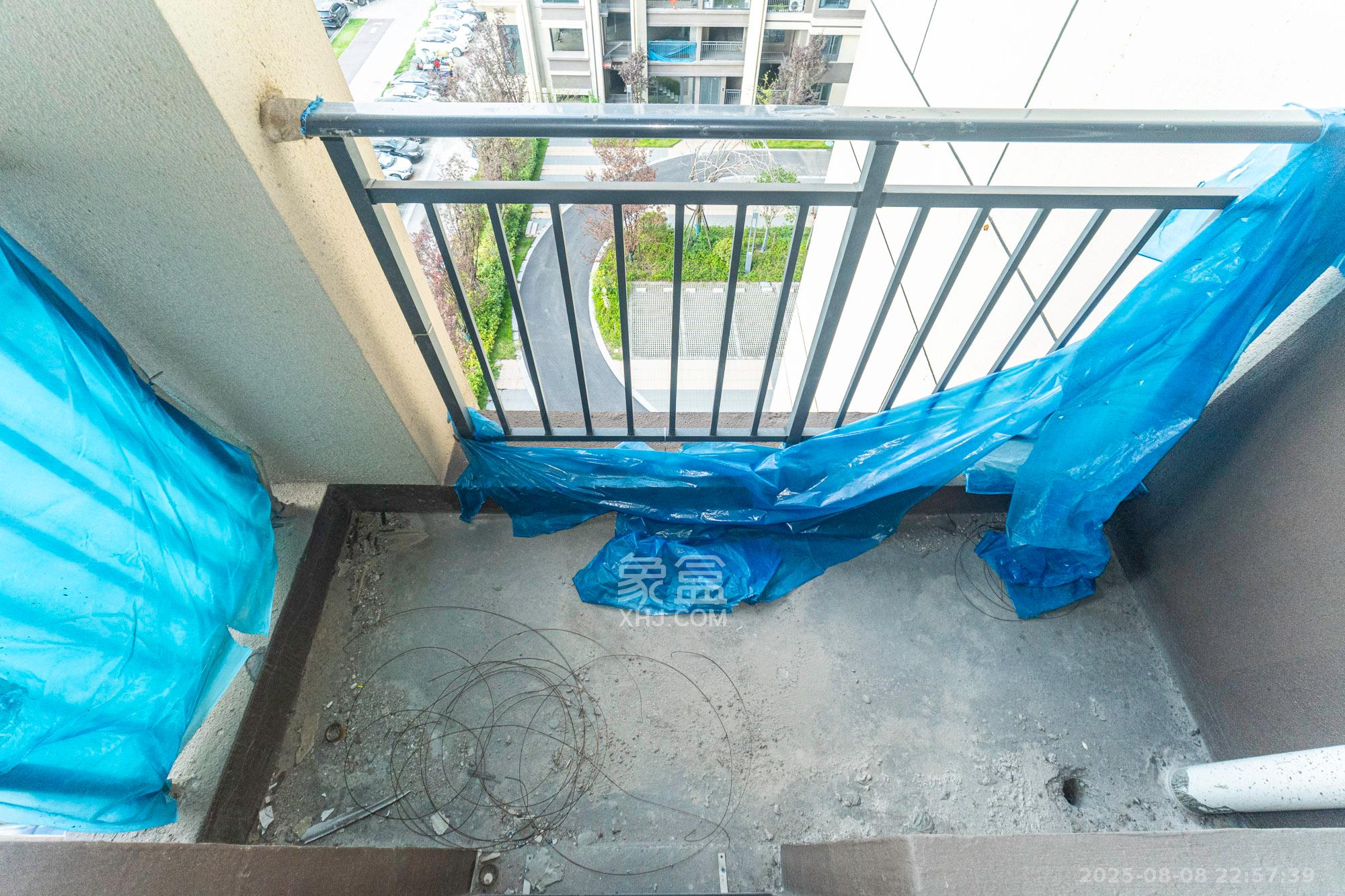 荣盛城 4室2厅2卫 79.0万 荣盛城 4室2厅2卫 79.0万阳台