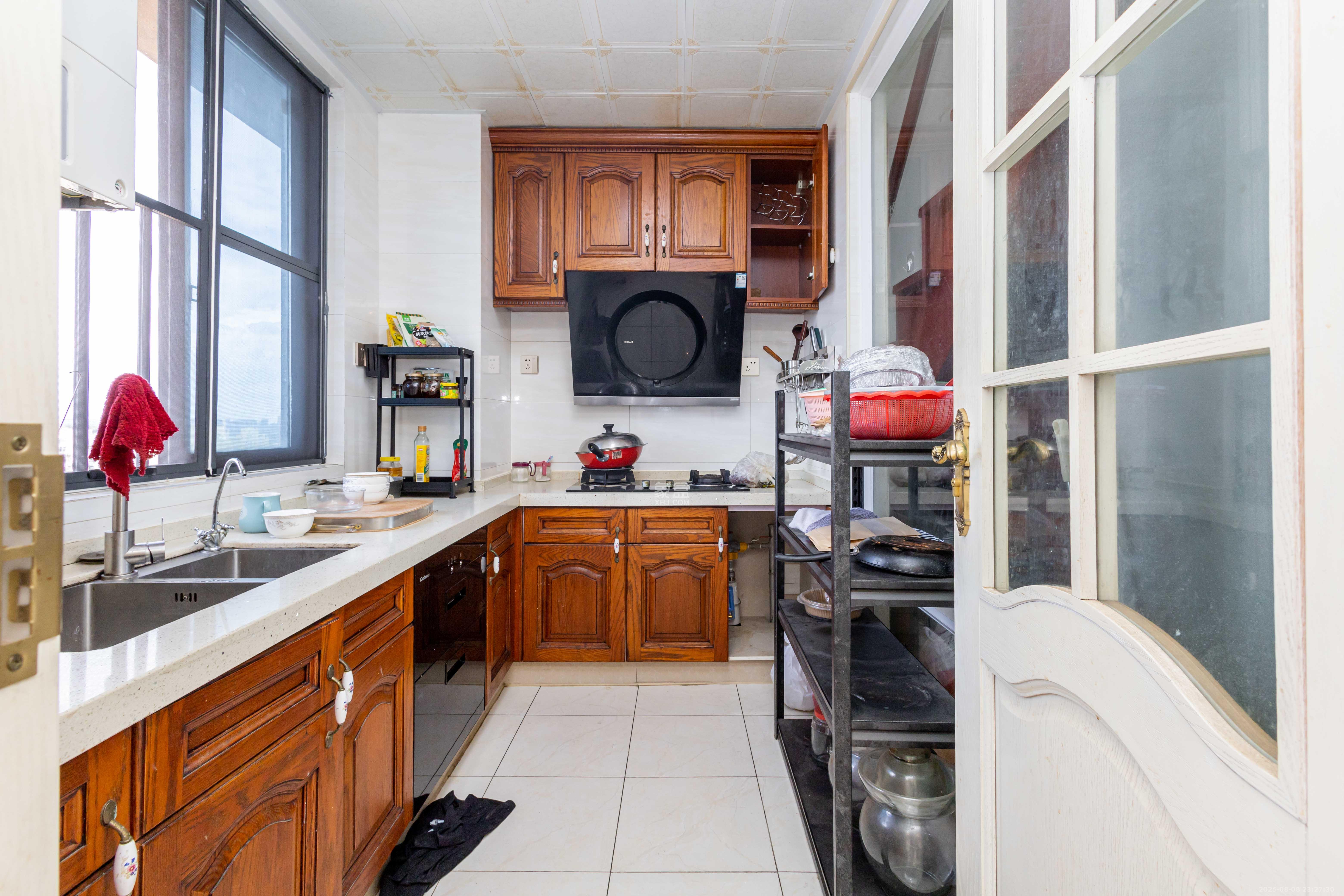 紫御江山  4室2厅2卫    97.8万厨房