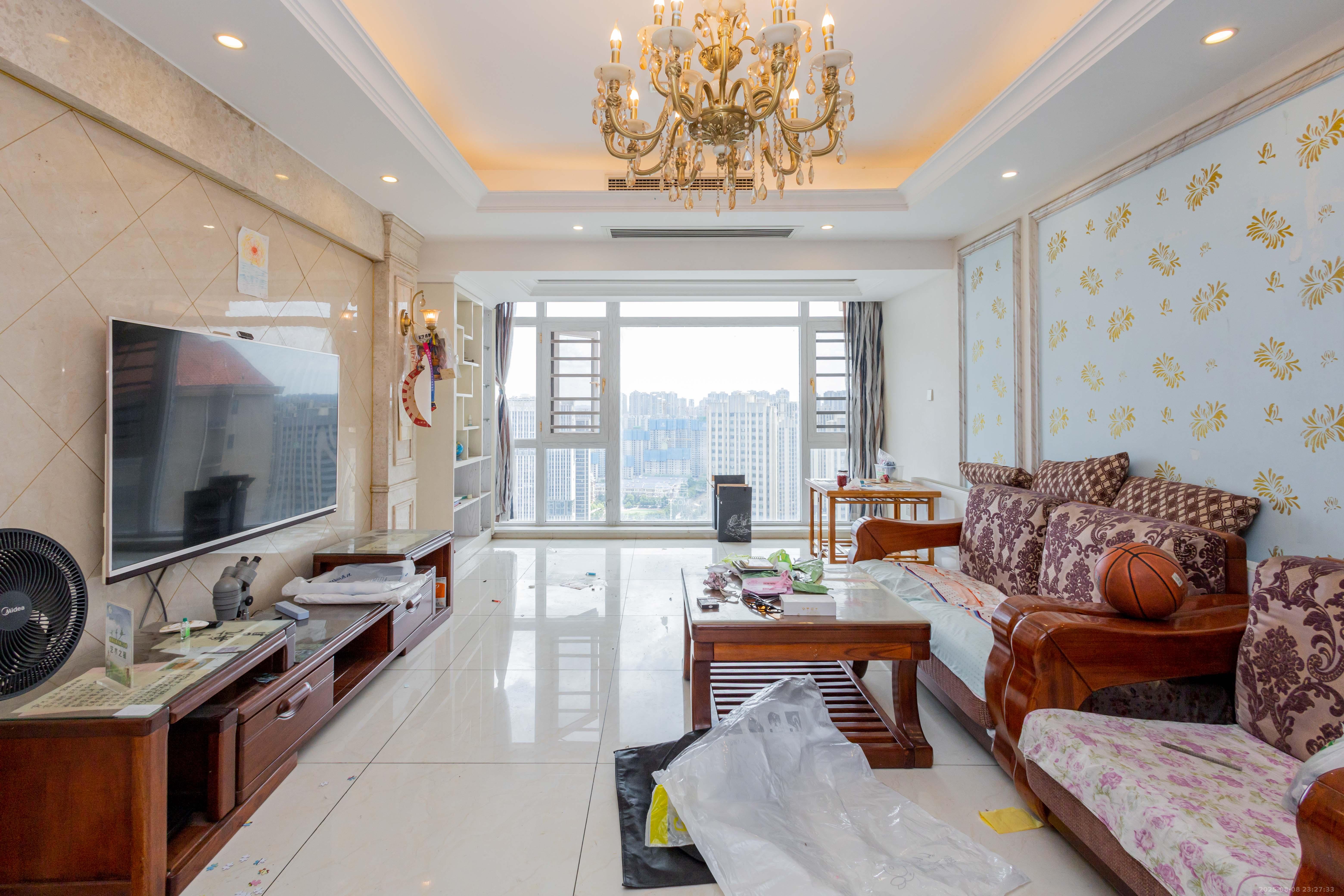 紫御江山  4室2厅2卫    97.8万 紫御江山  4室2厅2卫    97.8万客厅