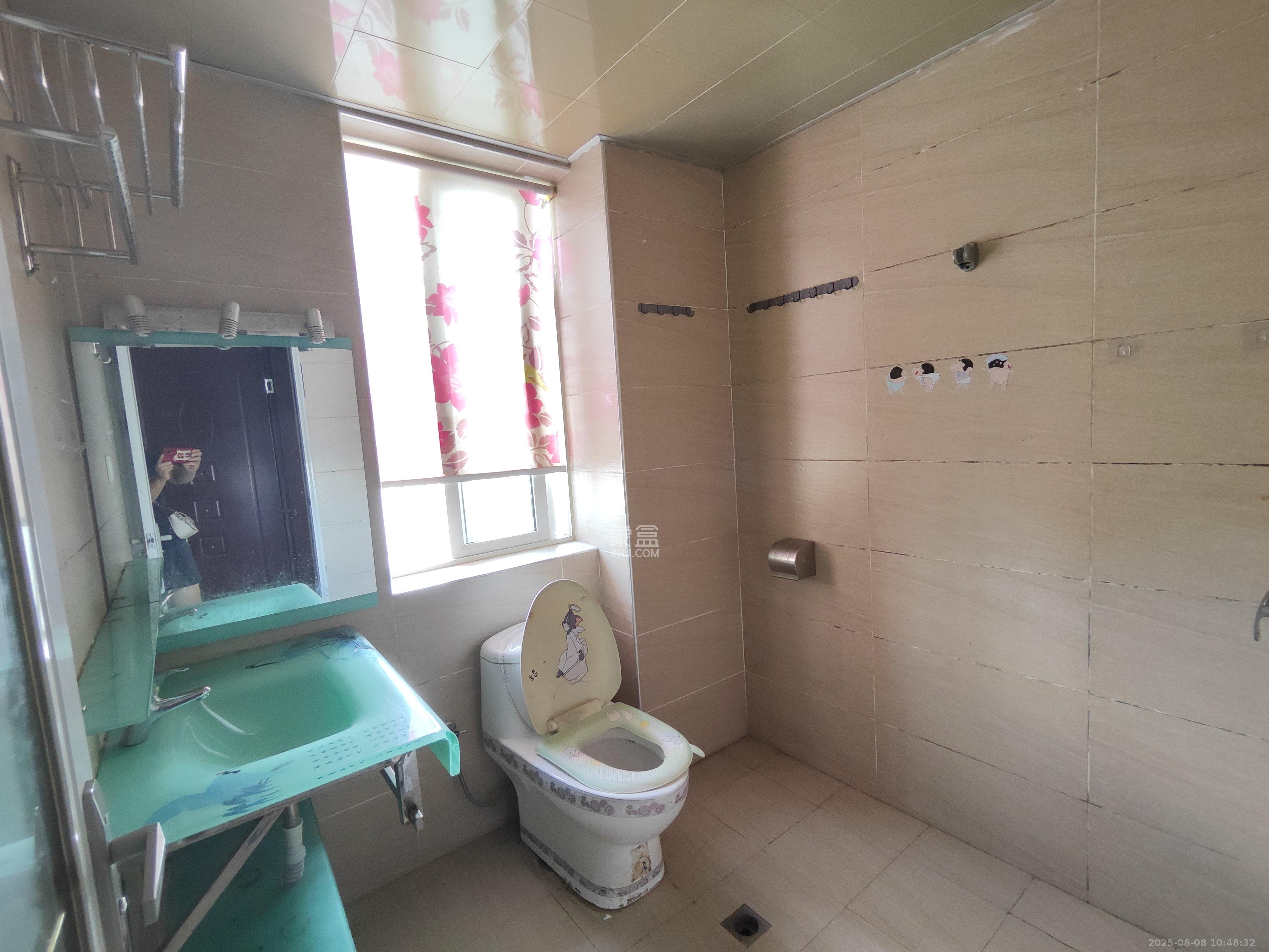 圣力华苑 3室2厅2卫 1600.0元/月 圣力华苑 3室2厅2卫 1600.0元/月室内图