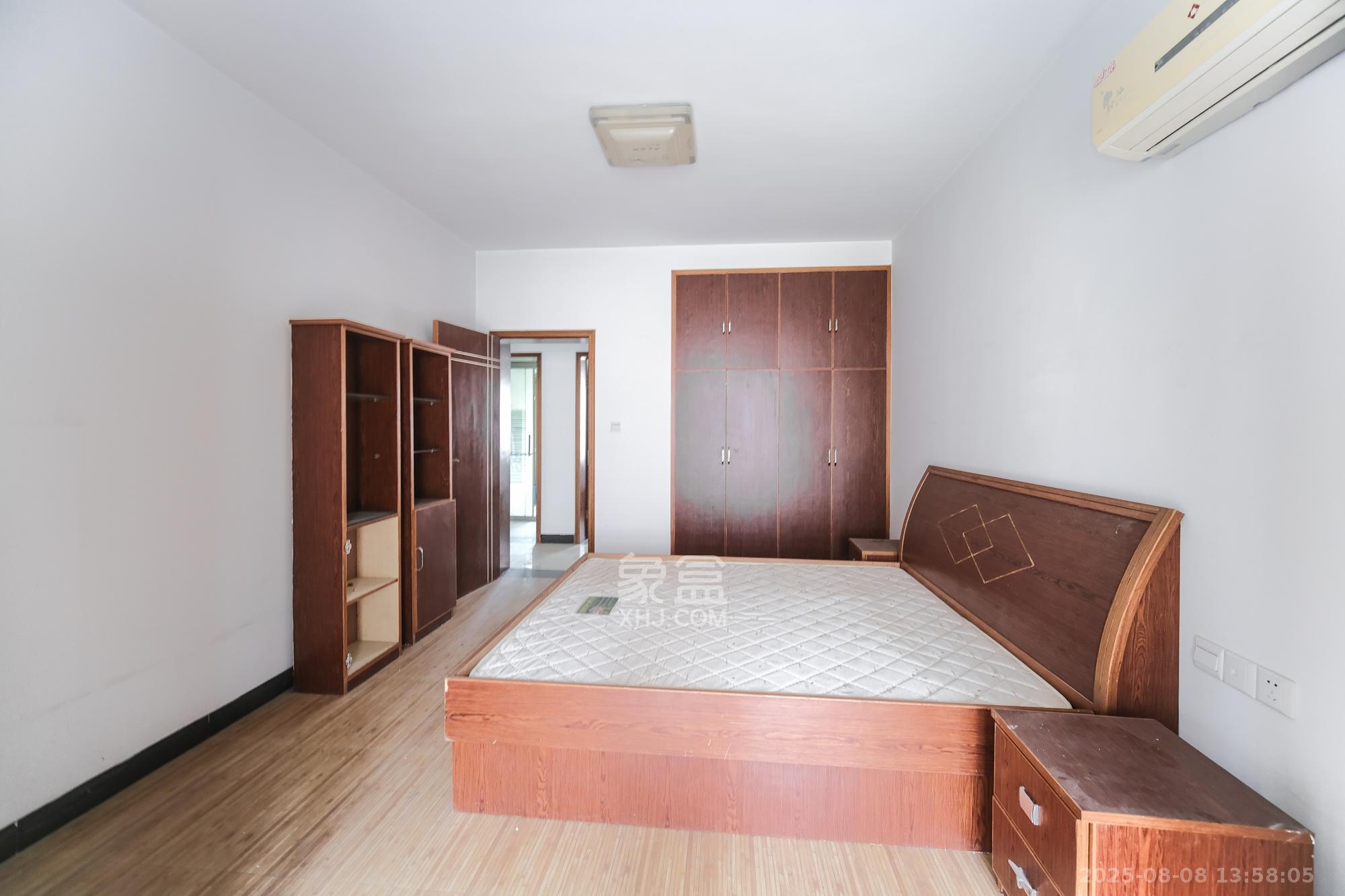 四季星城 3室2厅2卫 59.0万 四季星城 3室2厅2卫 59.0万卧室