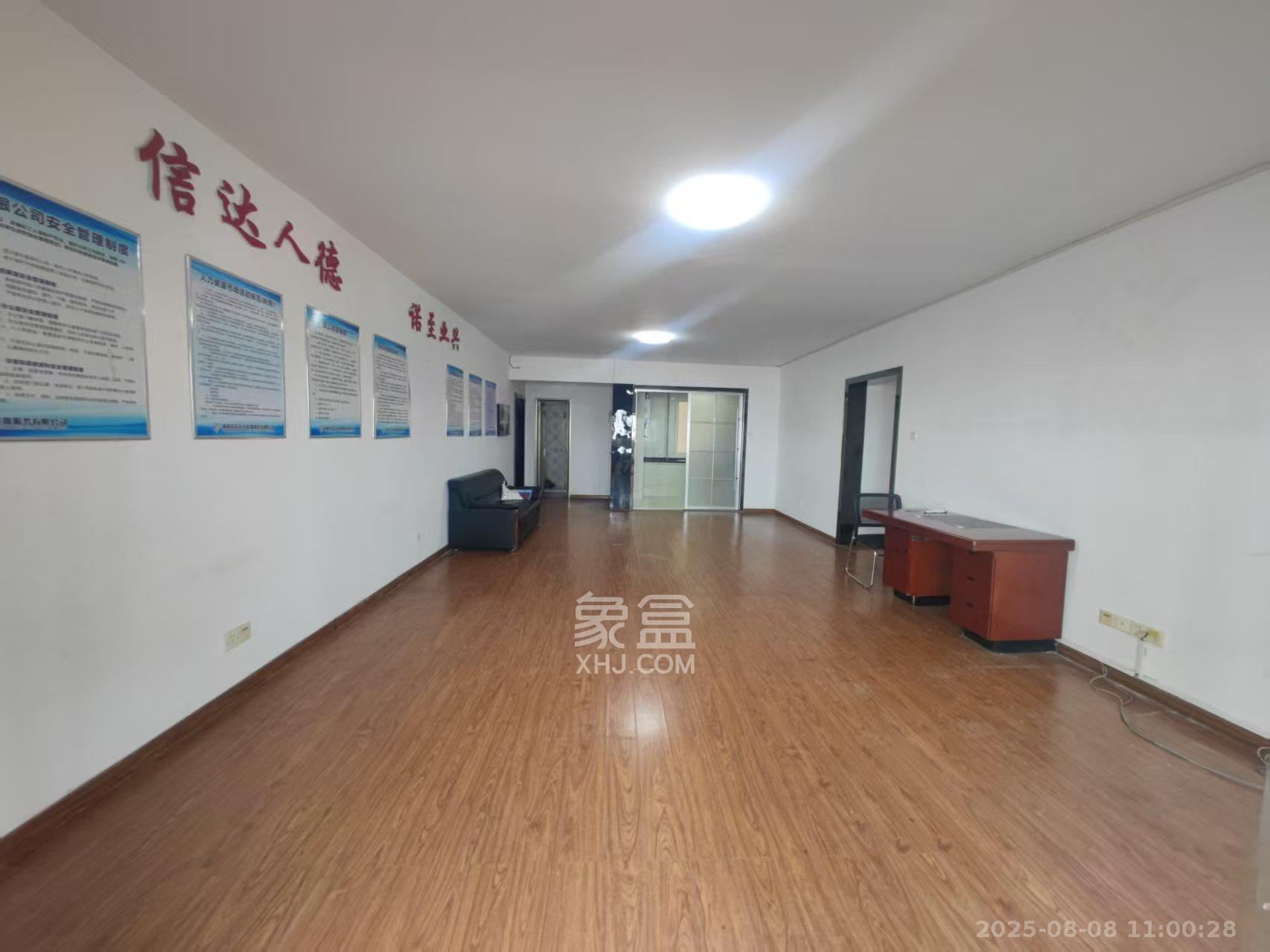 开源鑫阁  4室2厅1卫    2400.0元/月室内图