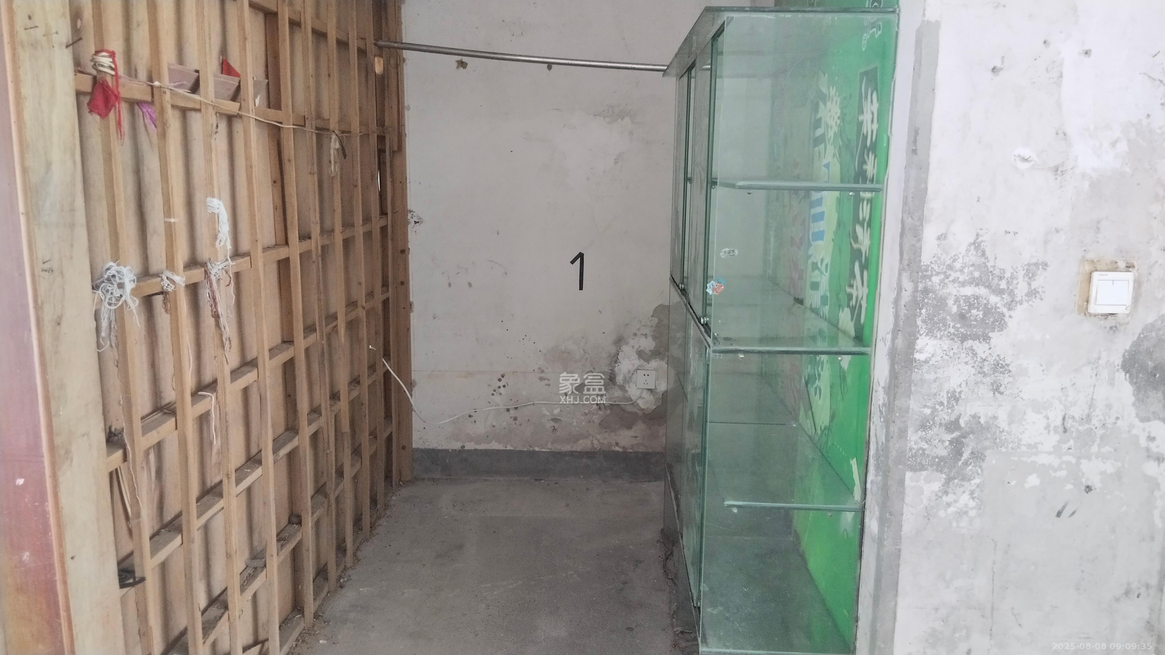 岳北社区 1室1厅1卫 4200.0元/月 岳北社区 1室1厅1卫 4200.0元/月室内图