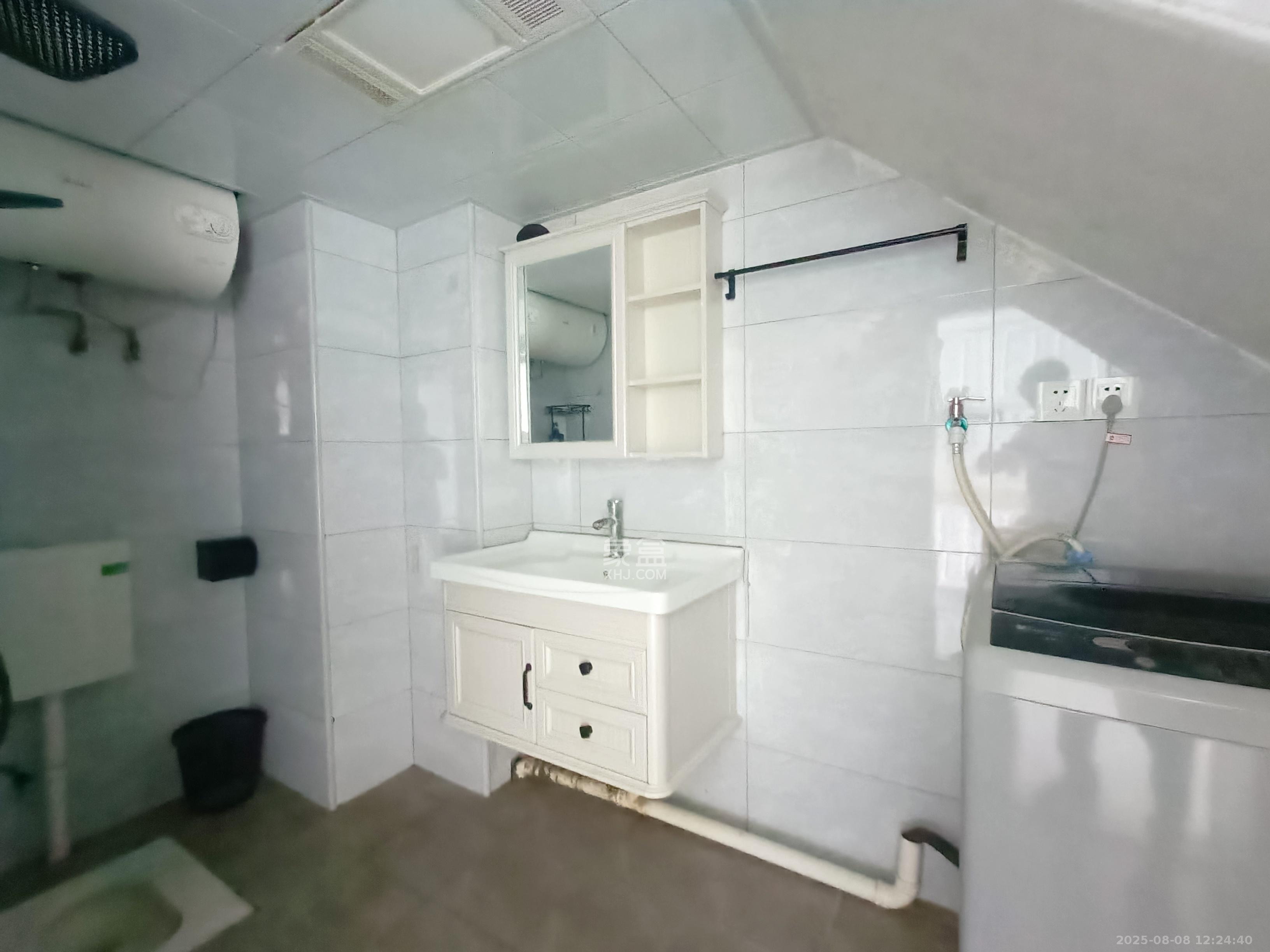 嘉宇银杉(嘉宇西苑)  1室2厅1卫    1700.0元/月 嘉宇银杉(嘉宇西苑)  1室2厅1卫    1700.0元/月室内图