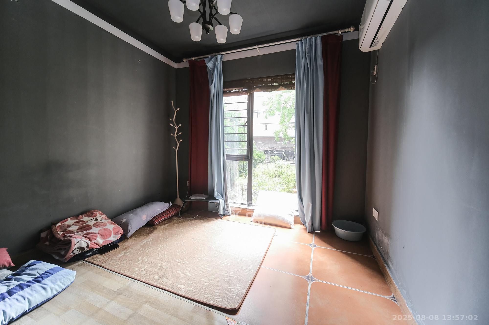 保利香槟国际  1室0厅0卫    88.0万 保利香槟国际  1室0厅0卫    88.0万卧室