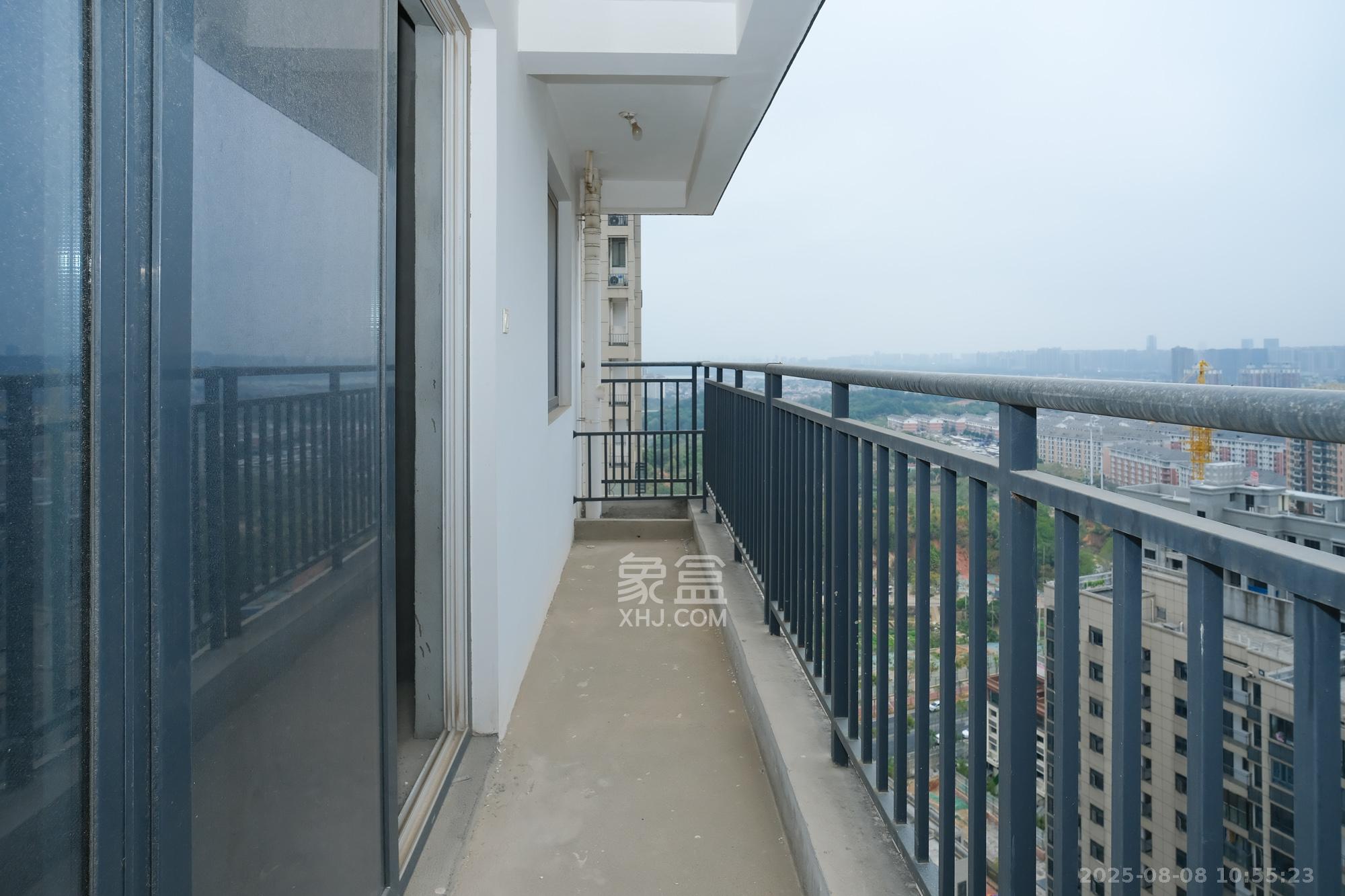 和悦城(蟠龙景苑)  3室2厅2卫    65.0万阳台