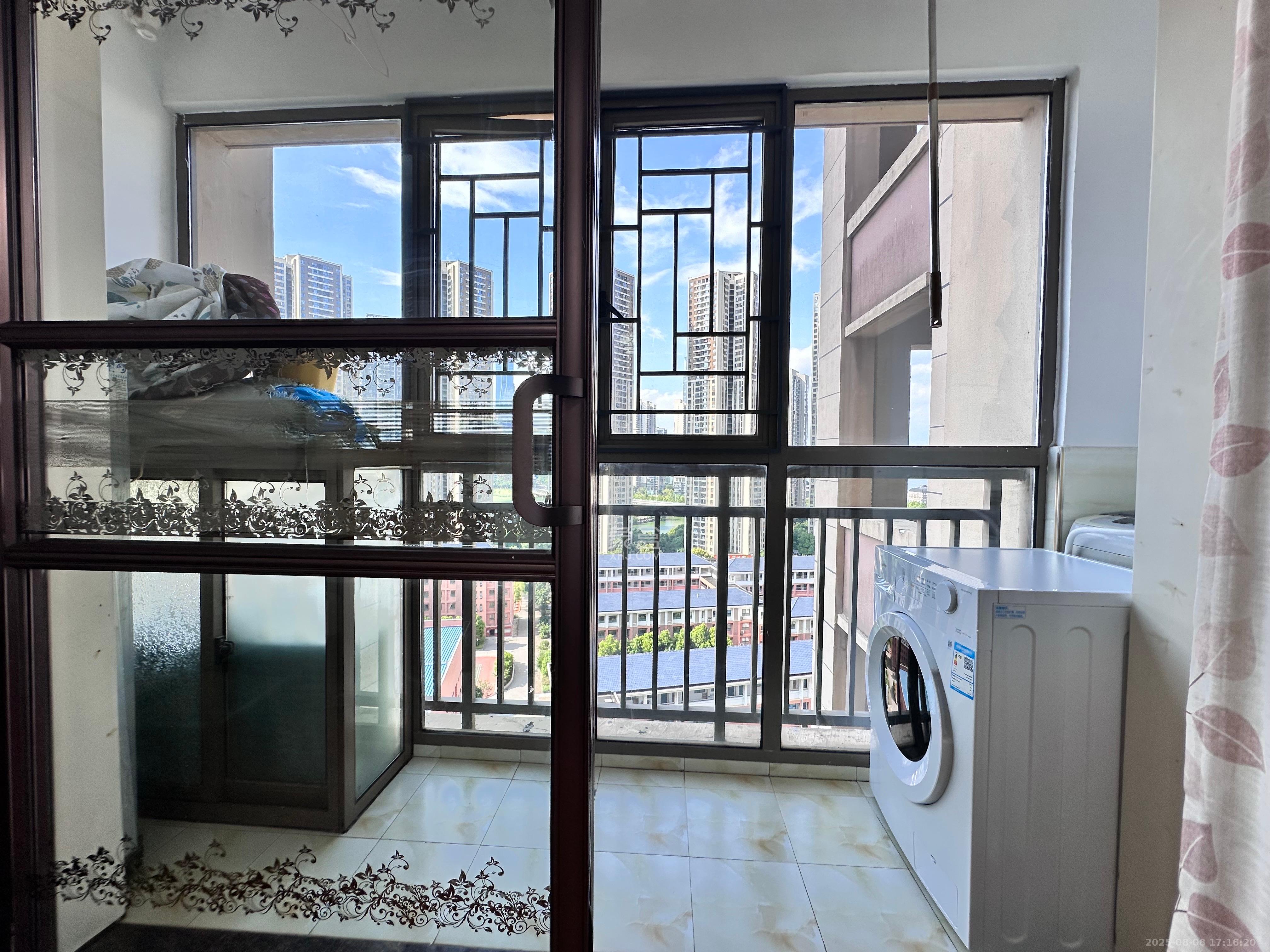 世茂铂翠湾一期  4室2厅2卫    4000.0元/月 世茂铂翠湾一期  4室2厅2卫    4000.0元/月室内图