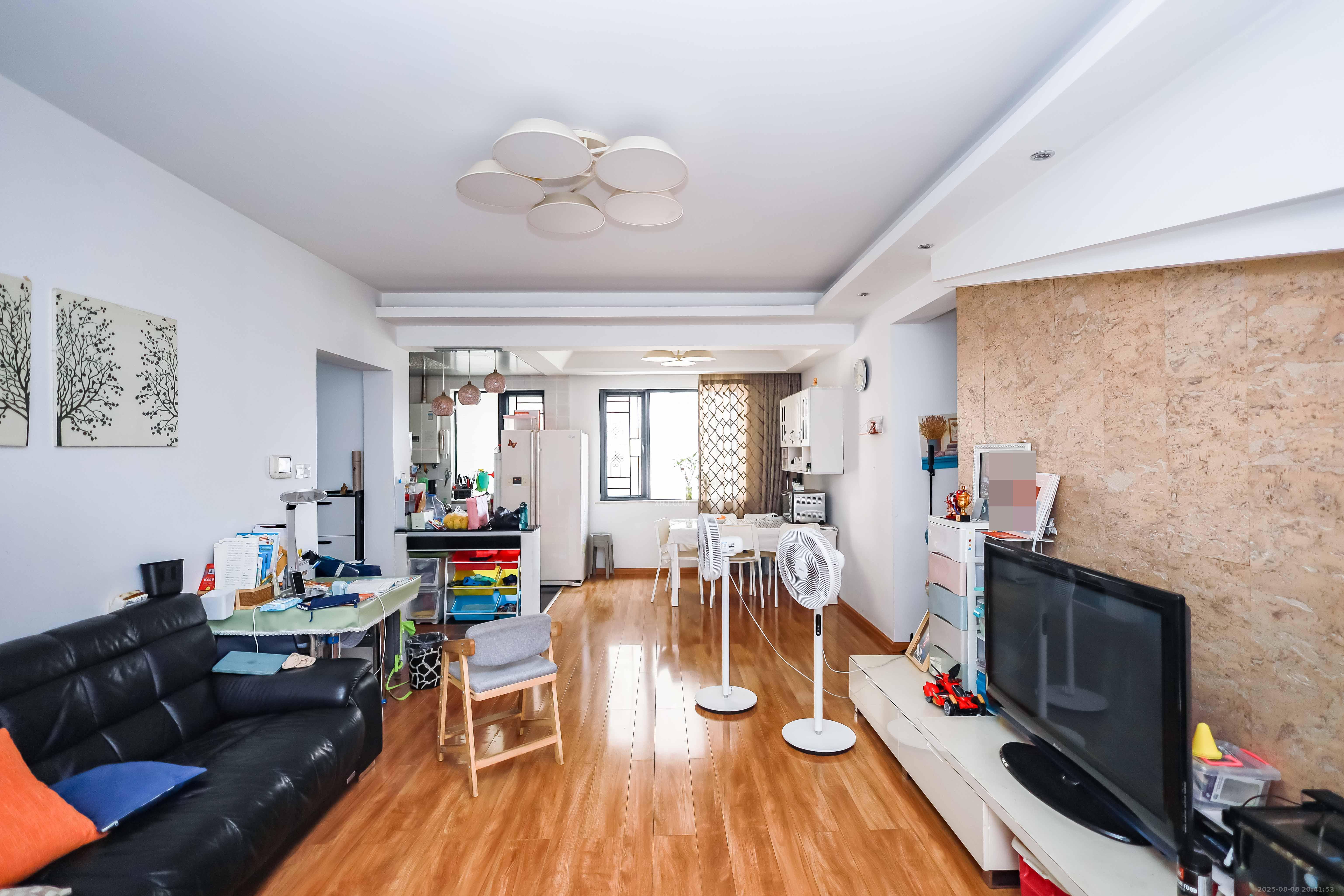 莱茵城 3室2厅1卫 100.0万 莱茵城 3室2厅1卫 100.0万客厅