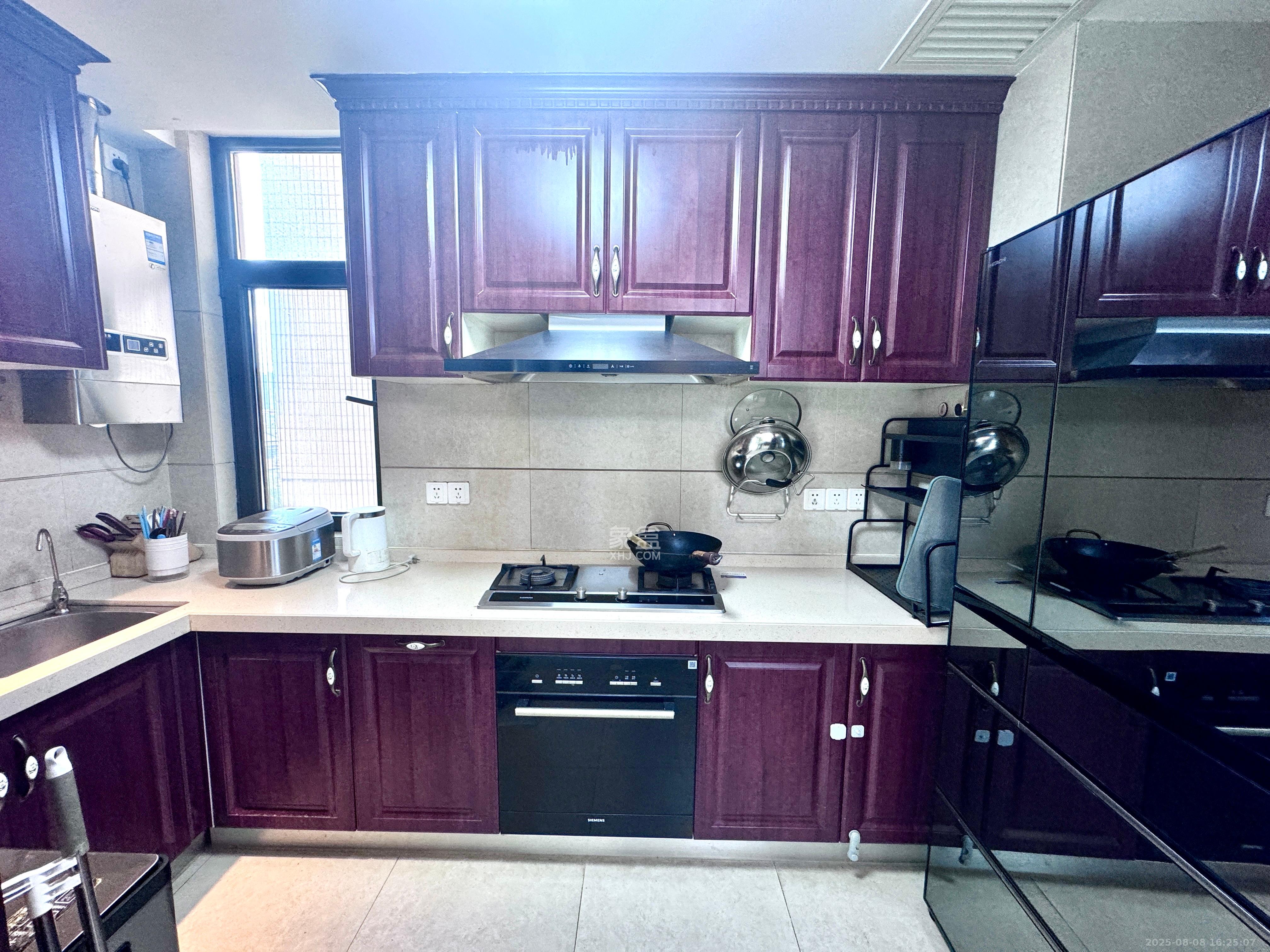 运达中央广场一、二期 3室2厅3卫 11000.0元/月 运达中央广场一、二期 3室2厅3卫 11000.0元/月室内图