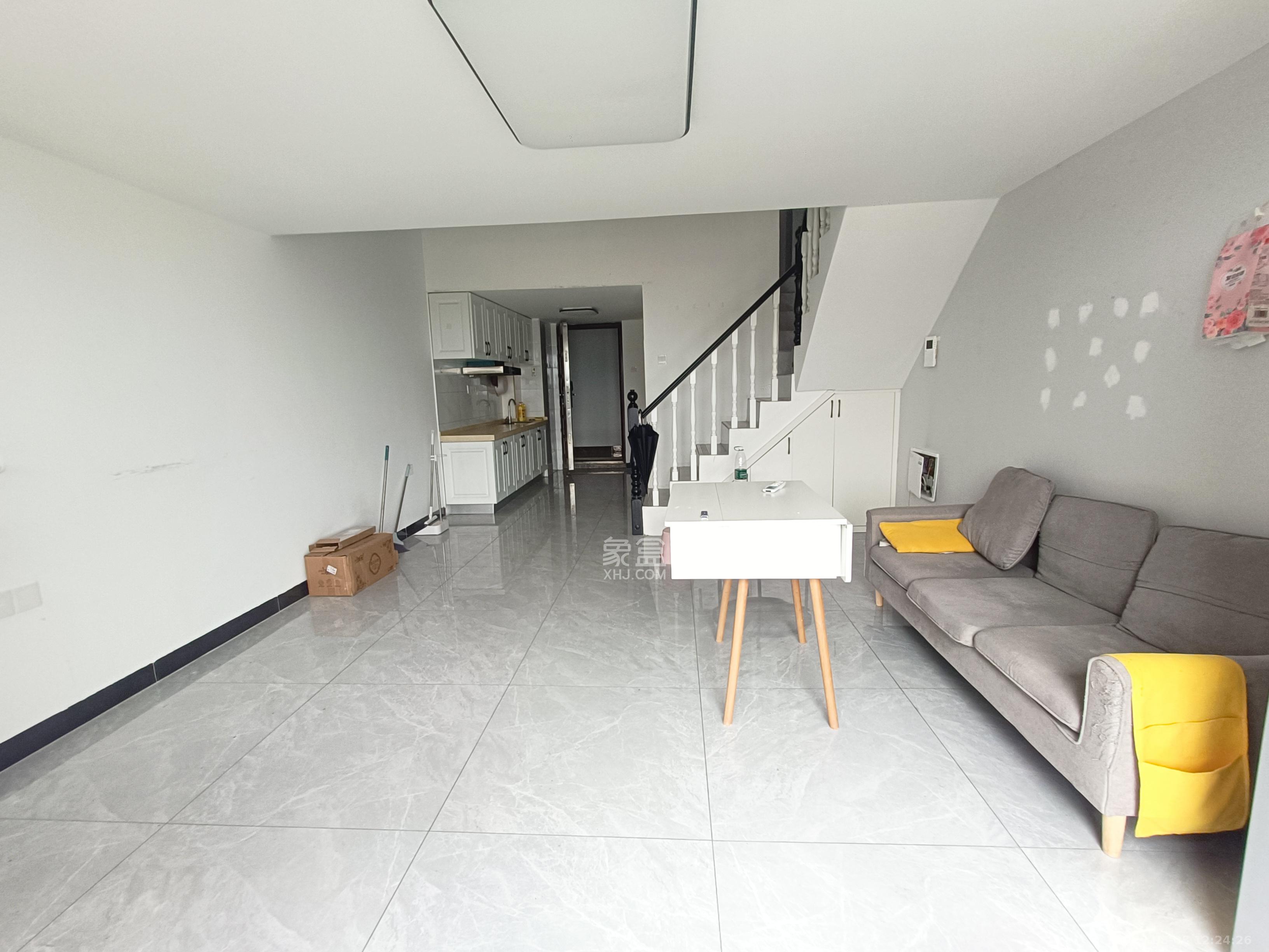 嘉宇银杉(嘉宇西苑)  1室2厅1卫    1700.0元/月 嘉宇银杉(嘉宇西苑)  1室2厅1卫    1700.0元/月室内图