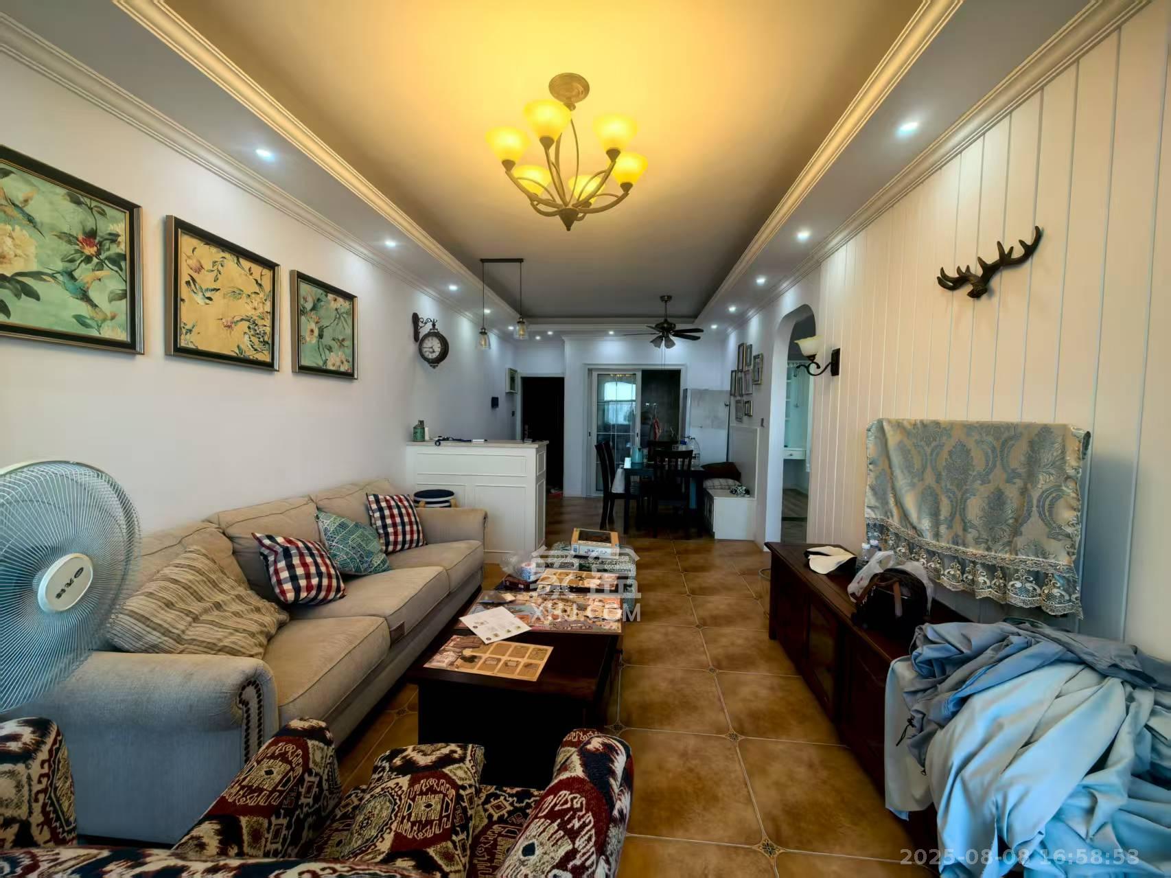 长房半岛蓝湾（观山月）  3室2厅1卫    2500.0元/月室内图1