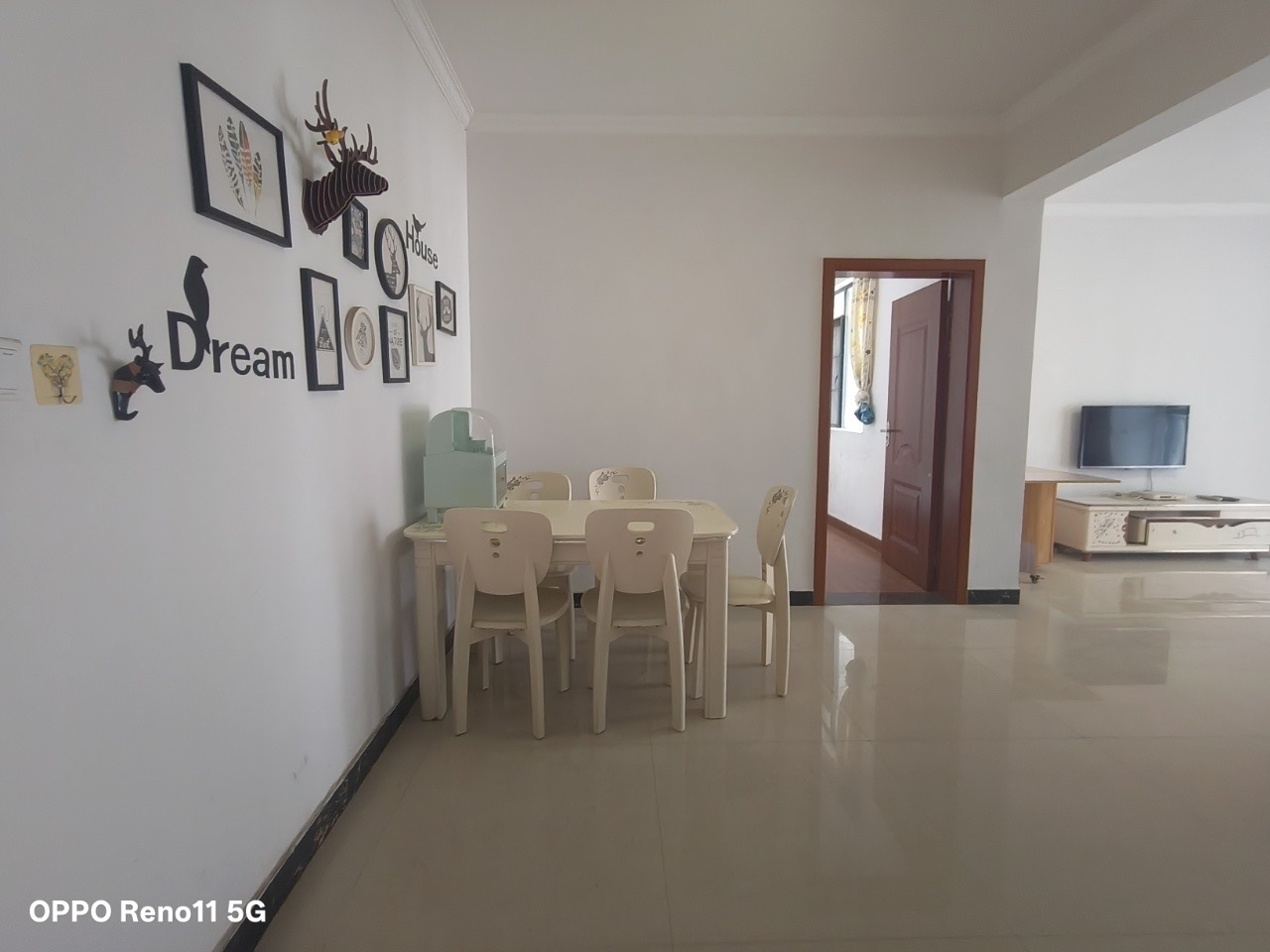 栗源小区 2室1厅1卫 1300.0元/月 栗源小区 2室1厅1卫 1300.0元/月室内图