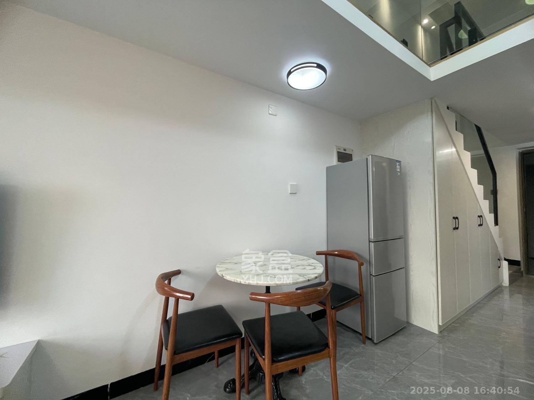 弘坤云寓 2室1厅1卫 2400.0元/月 弘坤云寓 2室1厅1卫 2400.0元/月室内图