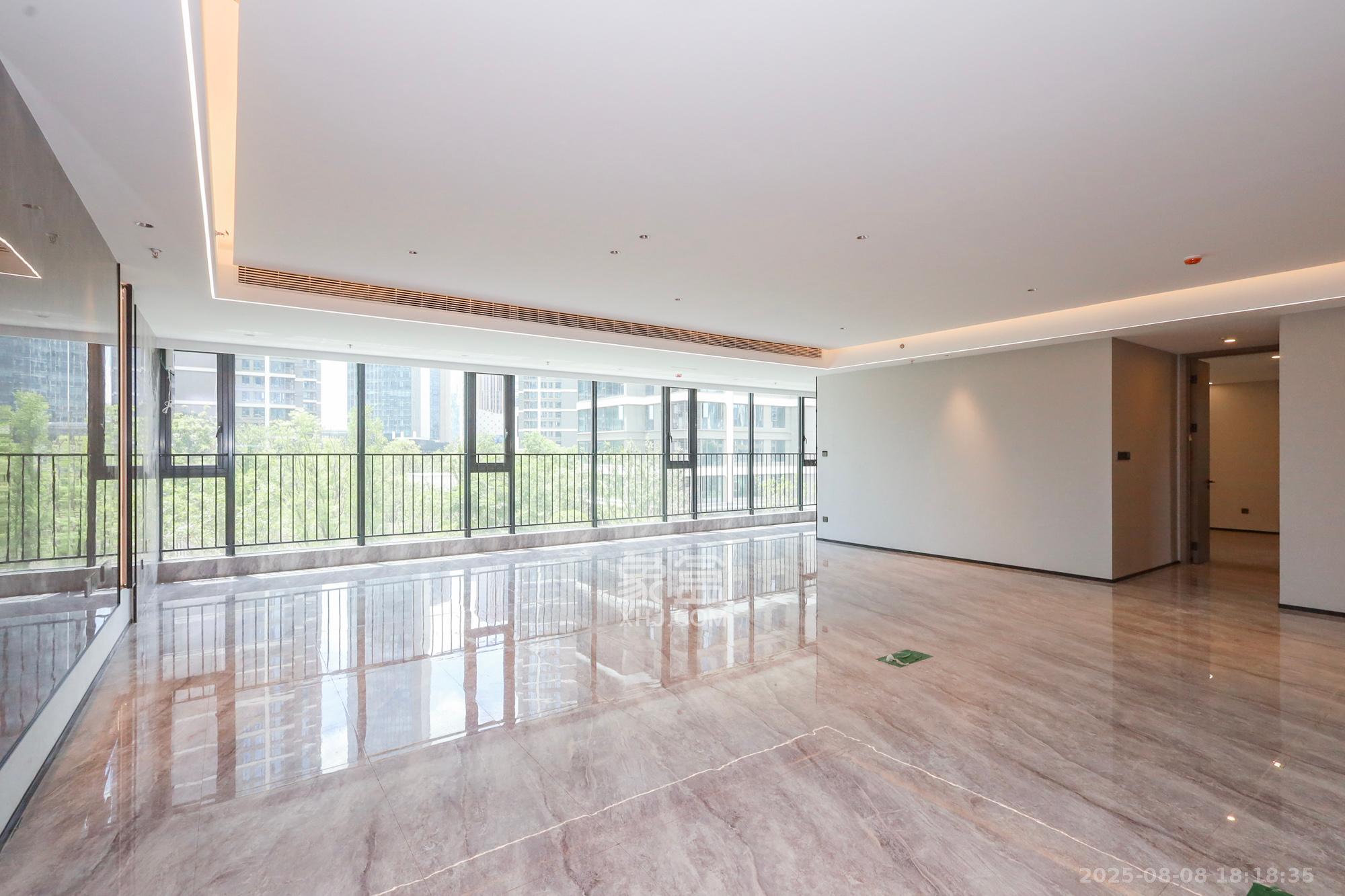 旭辉铂悦湘江  4室2厅3卫    636.0万 旭辉铂悦湘江  4室2厅3卫    636.0万客厅