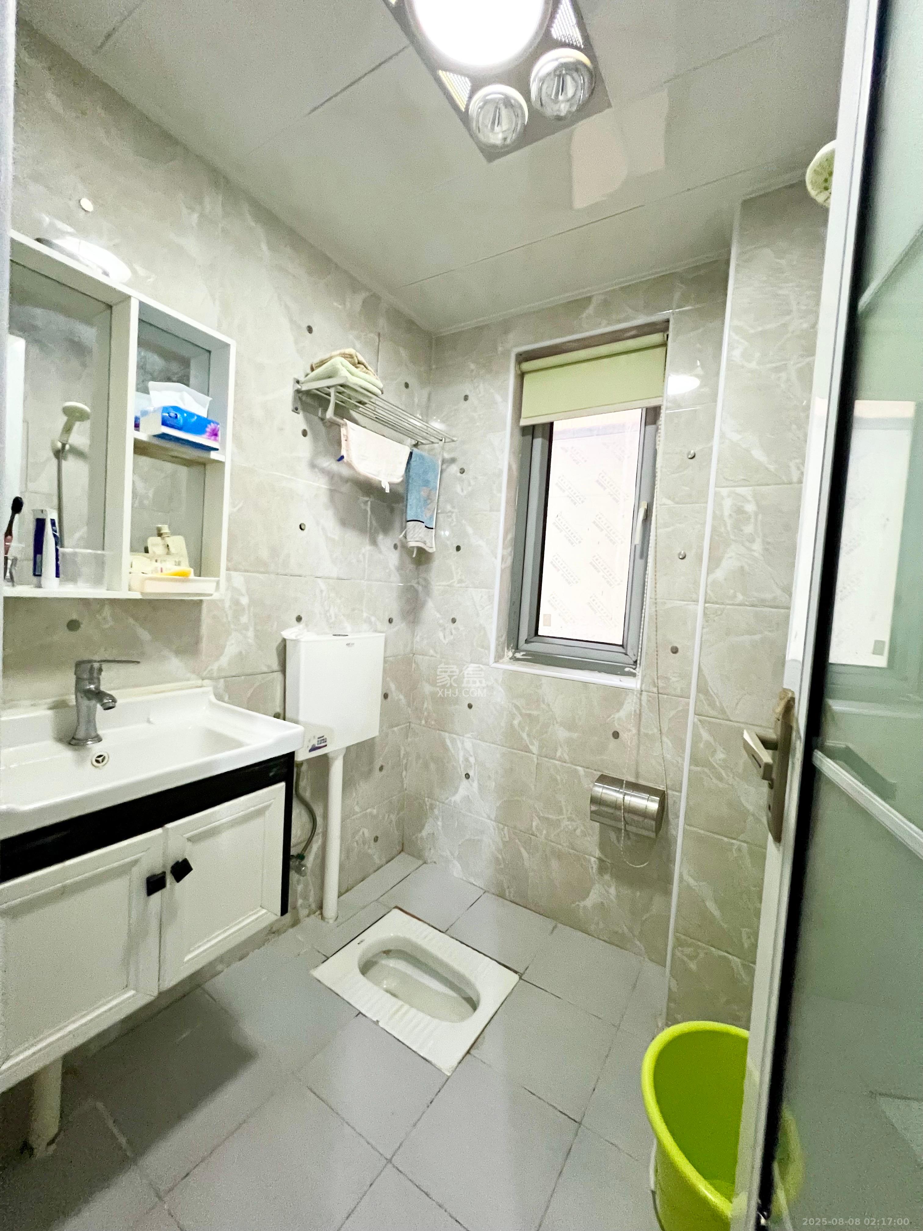 钱隆世家  3室2厅2卫    2100.0元/月室内图