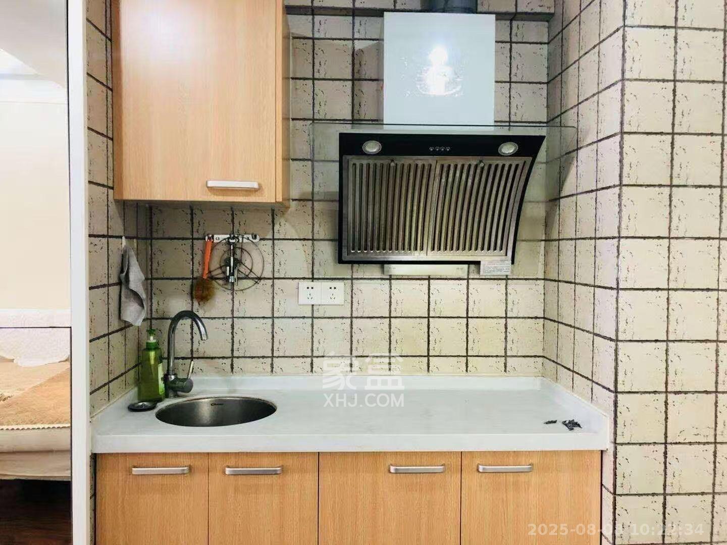 摩天一号  1室1厅1卫    2300.0元/月 摩天一号  1室1厅1卫    2300.0元/月室内图