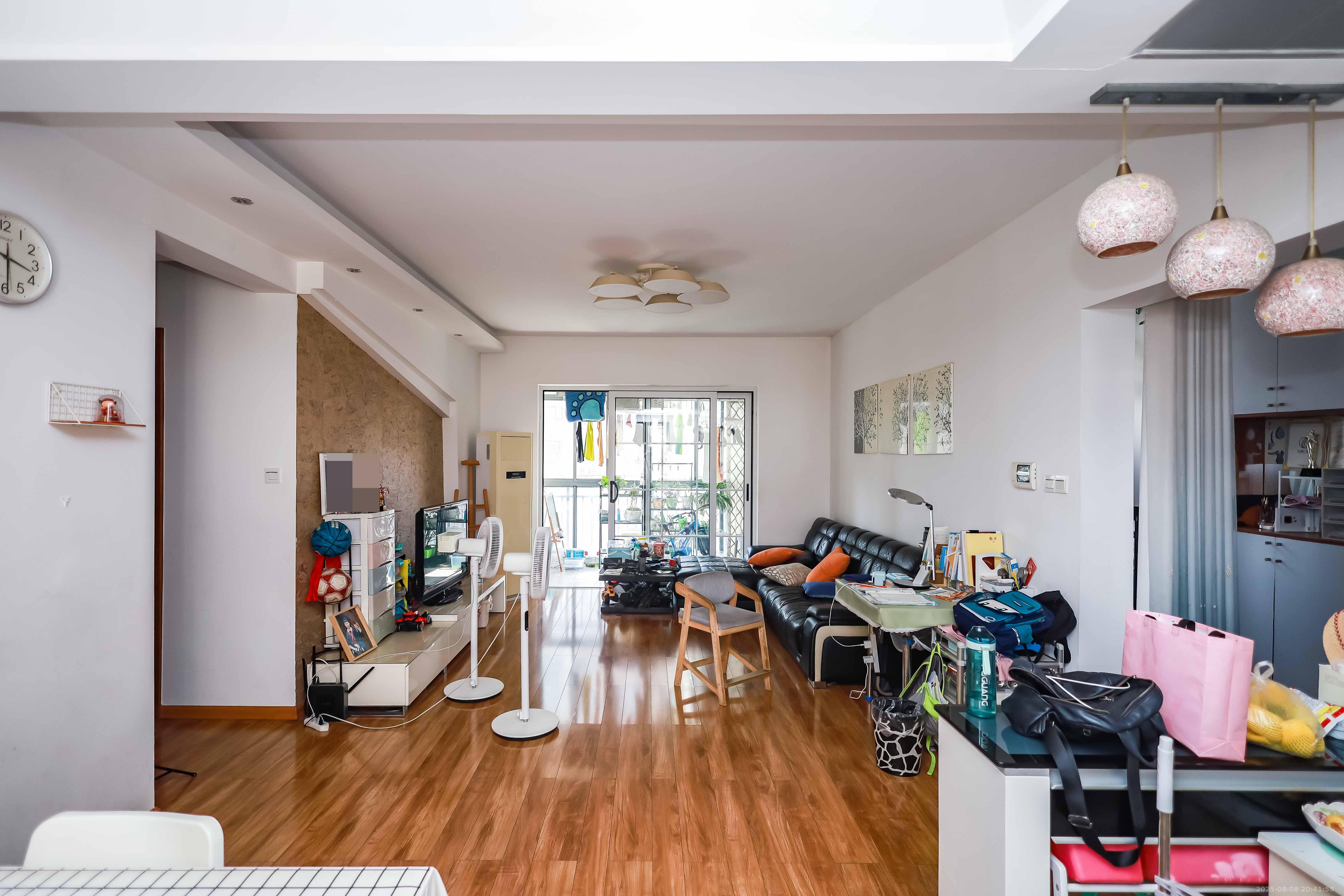 莱茵城 3室2厅1卫 100.0万 莱茵城 3室2厅1卫 100.0万客厅