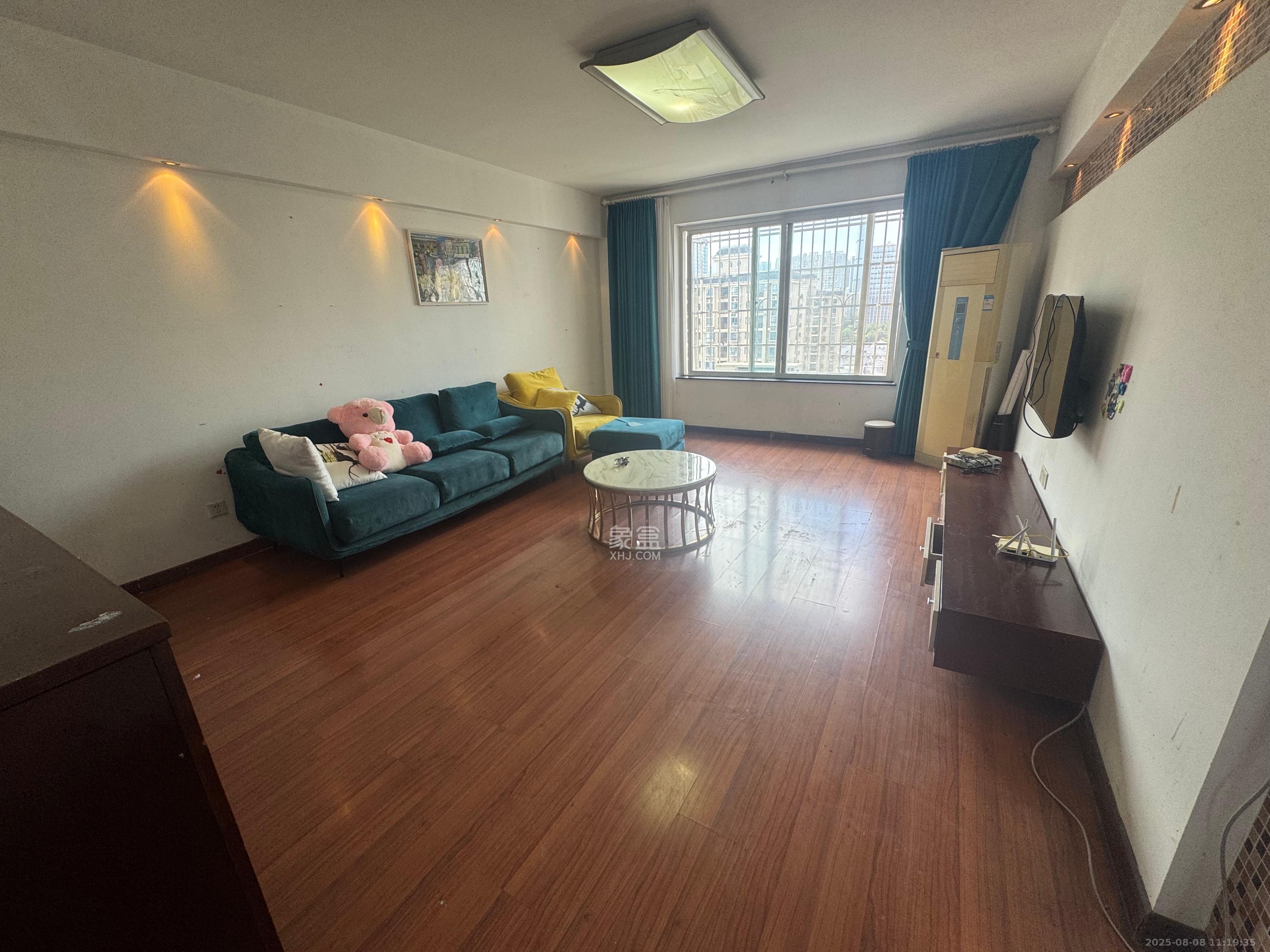 枫林美景  3室2厅2卫   2400.00元/月
