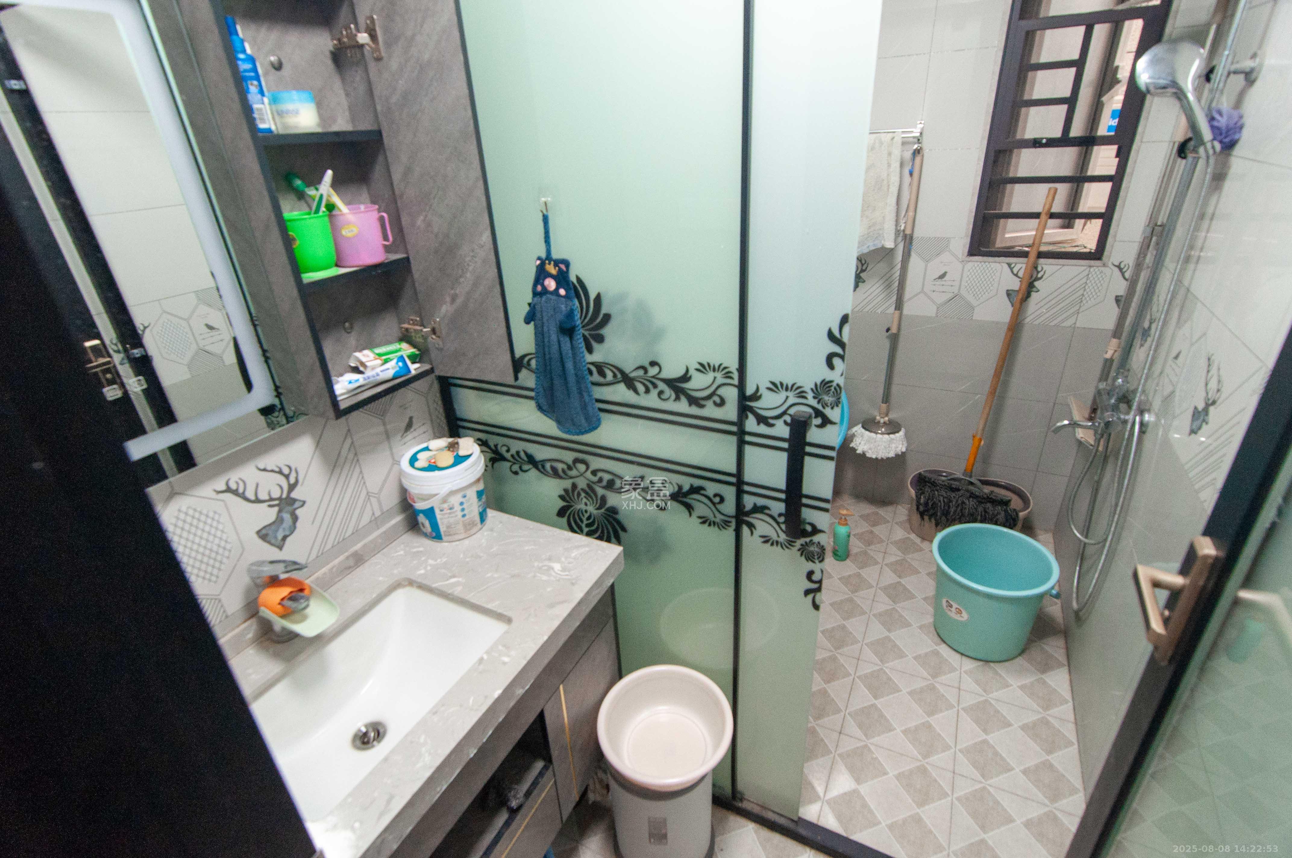 梅溪湖金茂湾  3室2厅2卫    145.0万卫生间