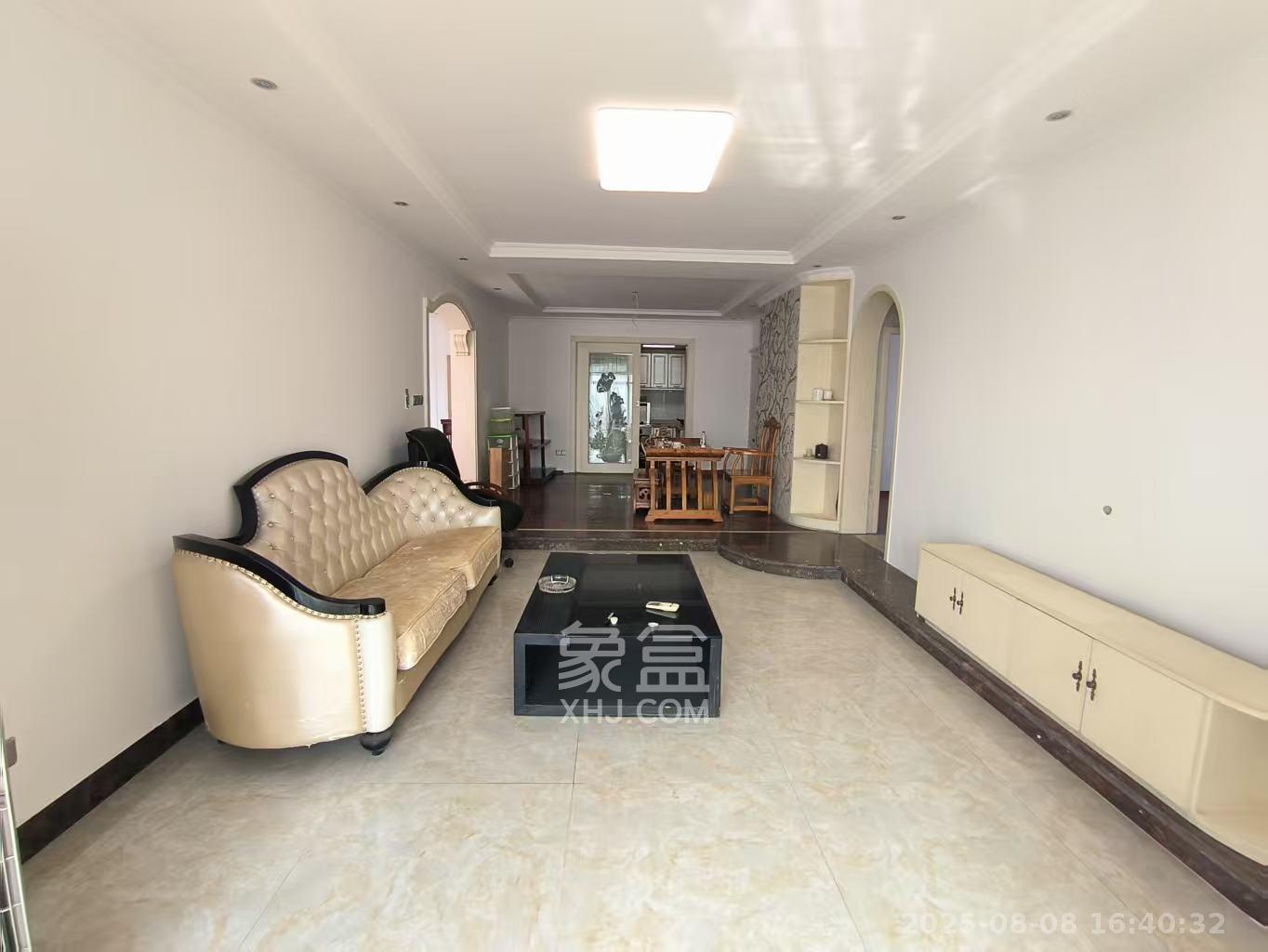 极目楚天  1室2厅2卫    2800.0元/月 极目楚天  1室2厅2卫    2800.0元/月室内图