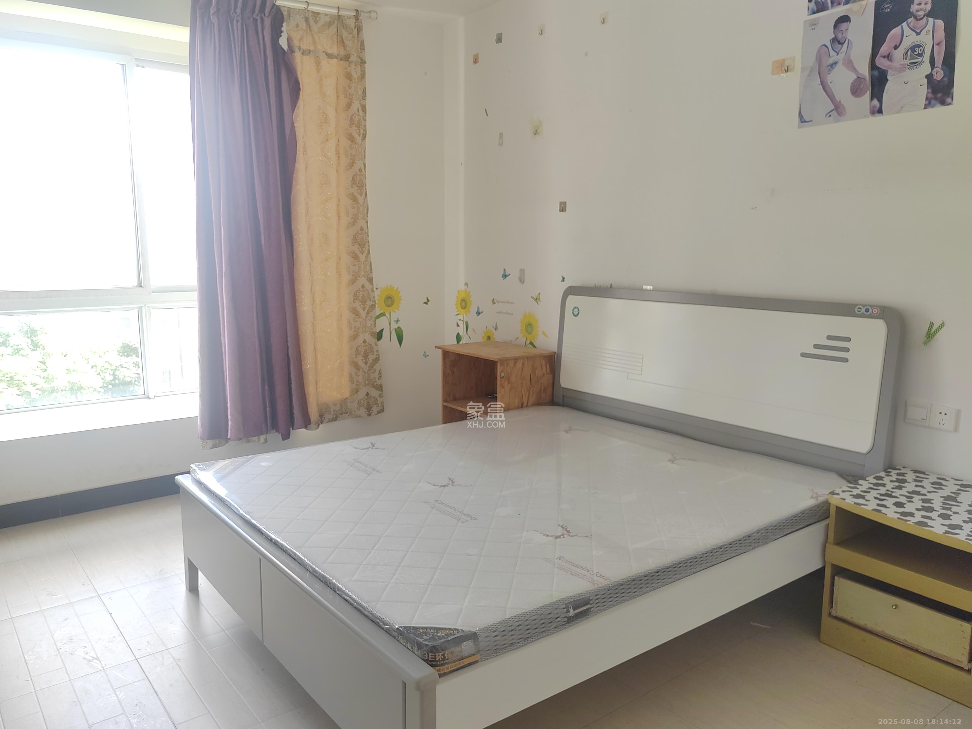 枫华府第  3室2厅2卫    1700.0元/月室内图