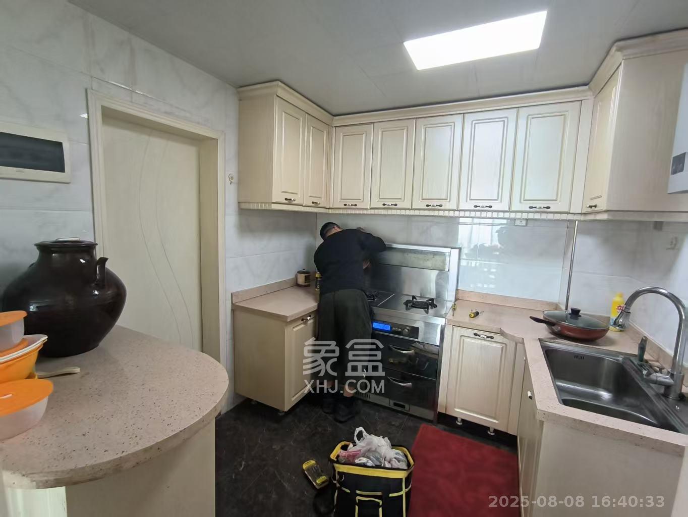 极目楚天  1室2厅2卫    2800.0元/月 极目楚天  1室2厅2卫    2800.0元/月室内图