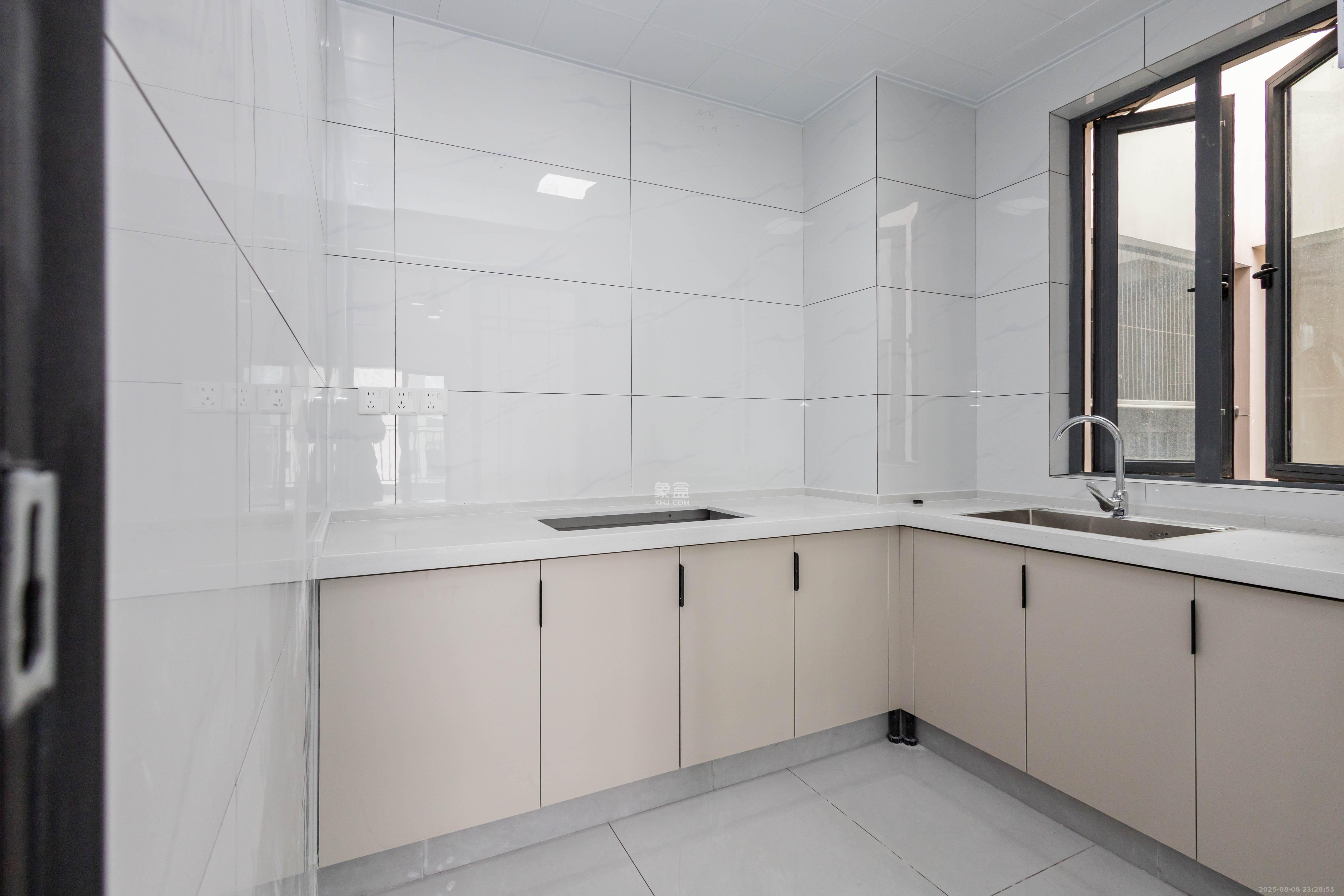 敏捷珑玥府  3室2厅2卫    67.0万厨房