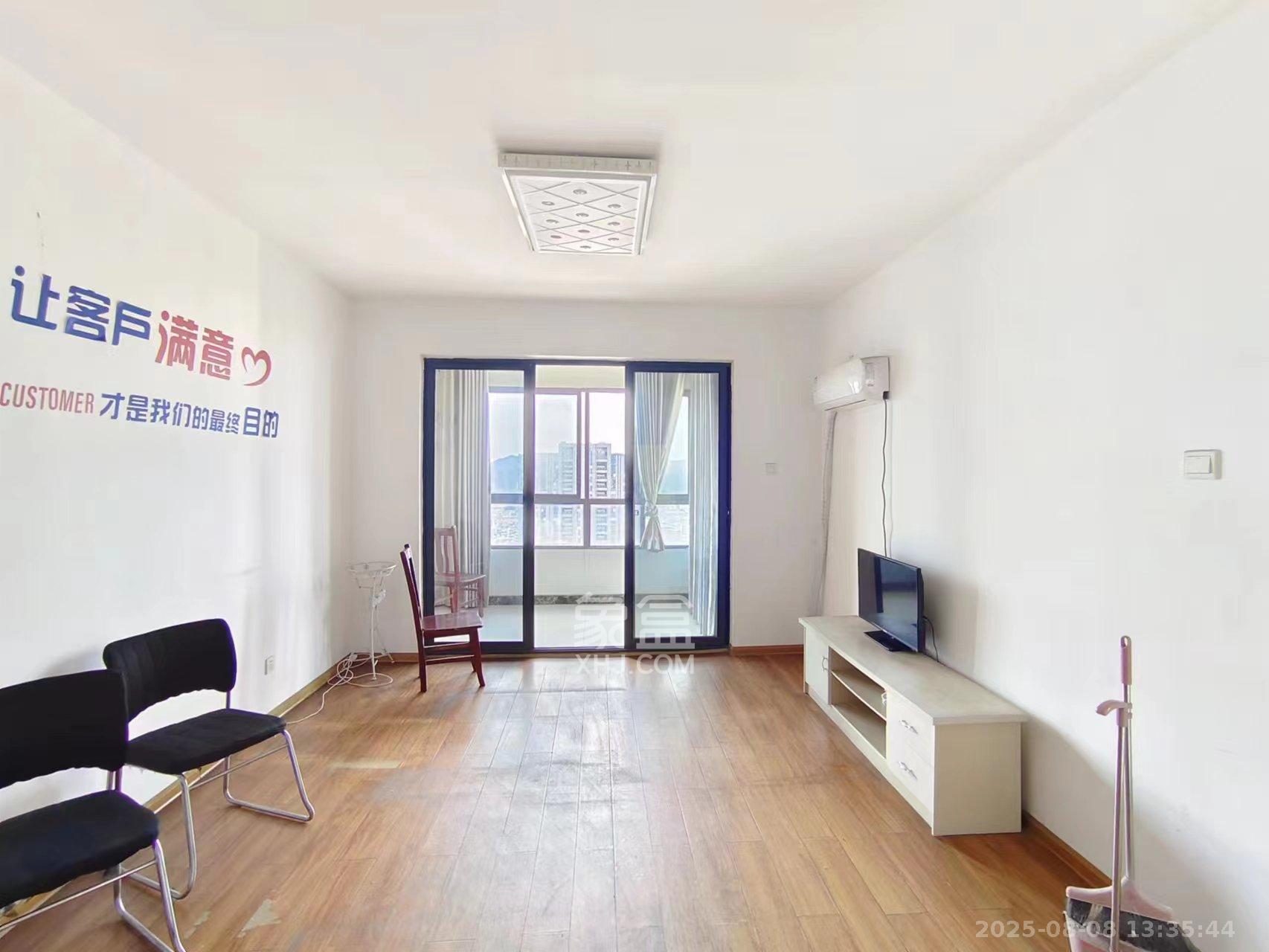 长房时代城  3室2厅1卫   2400.00元/月室内图1