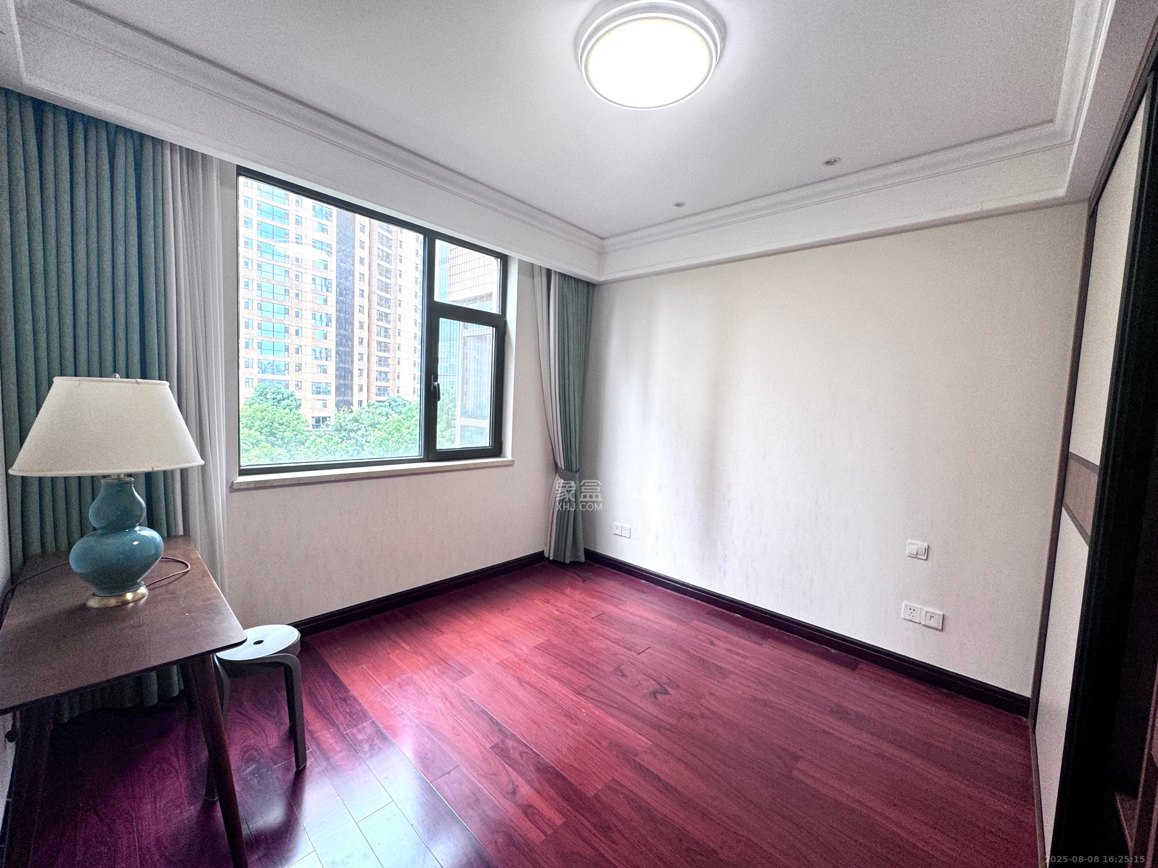 运达中央广场一、二期 3室2厅3卫 11000.0元/月 运达中央广场一、二期 3室2厅3卫 11000.0元/月室内图