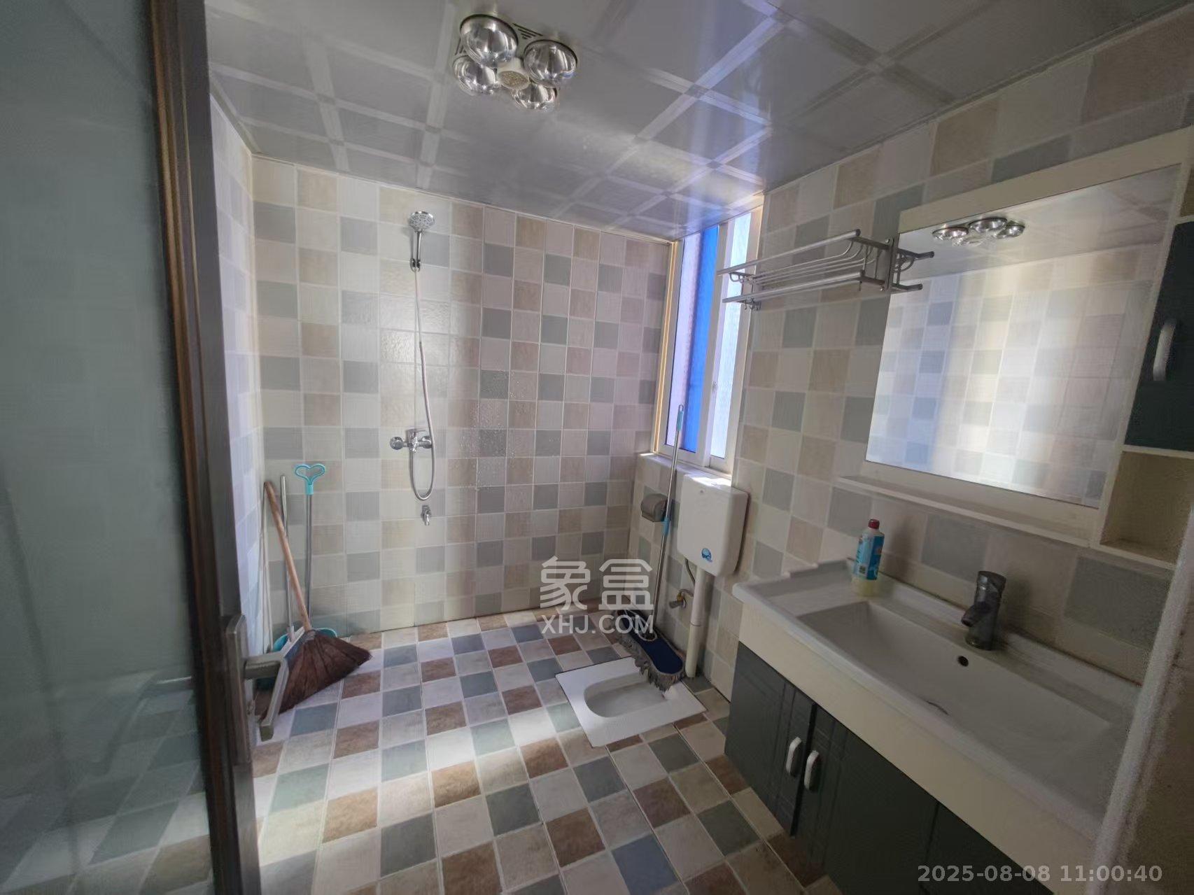 开源鑫阁  4室2厅1卫    2400.0元/月室内图