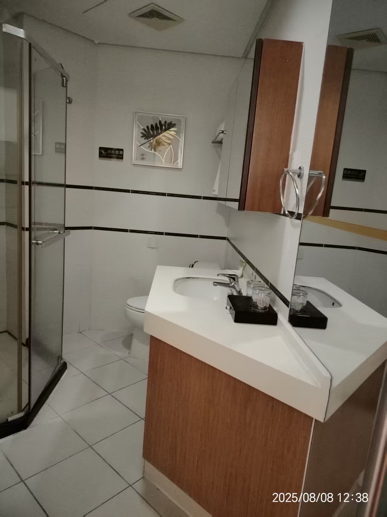 明光国际大酒店 1室0厅1卫 1999.0元/月 明光国际大酒店 1室0厅1卫 1999.0元/月室内图