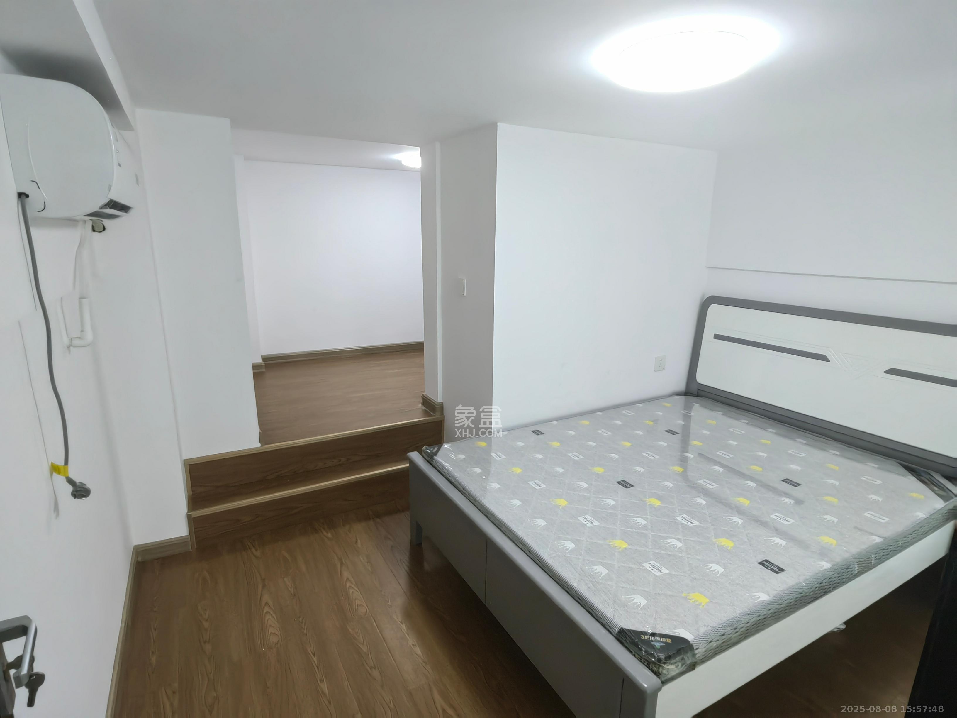 保利天禧EF区  2室1厅1卫    2400.0元/月室内图