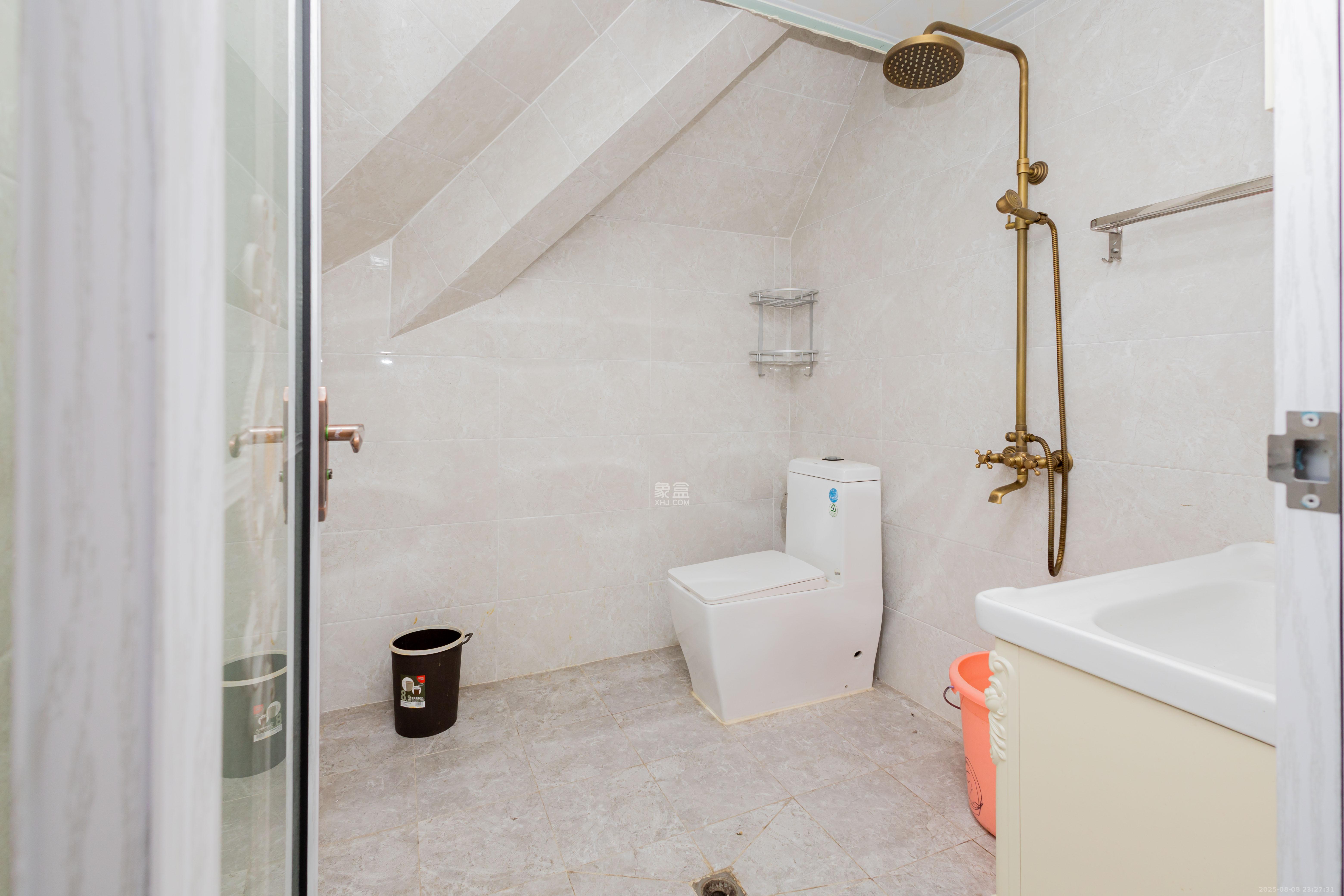 紫御江山  4室2厅2卫    97.8万卫生间