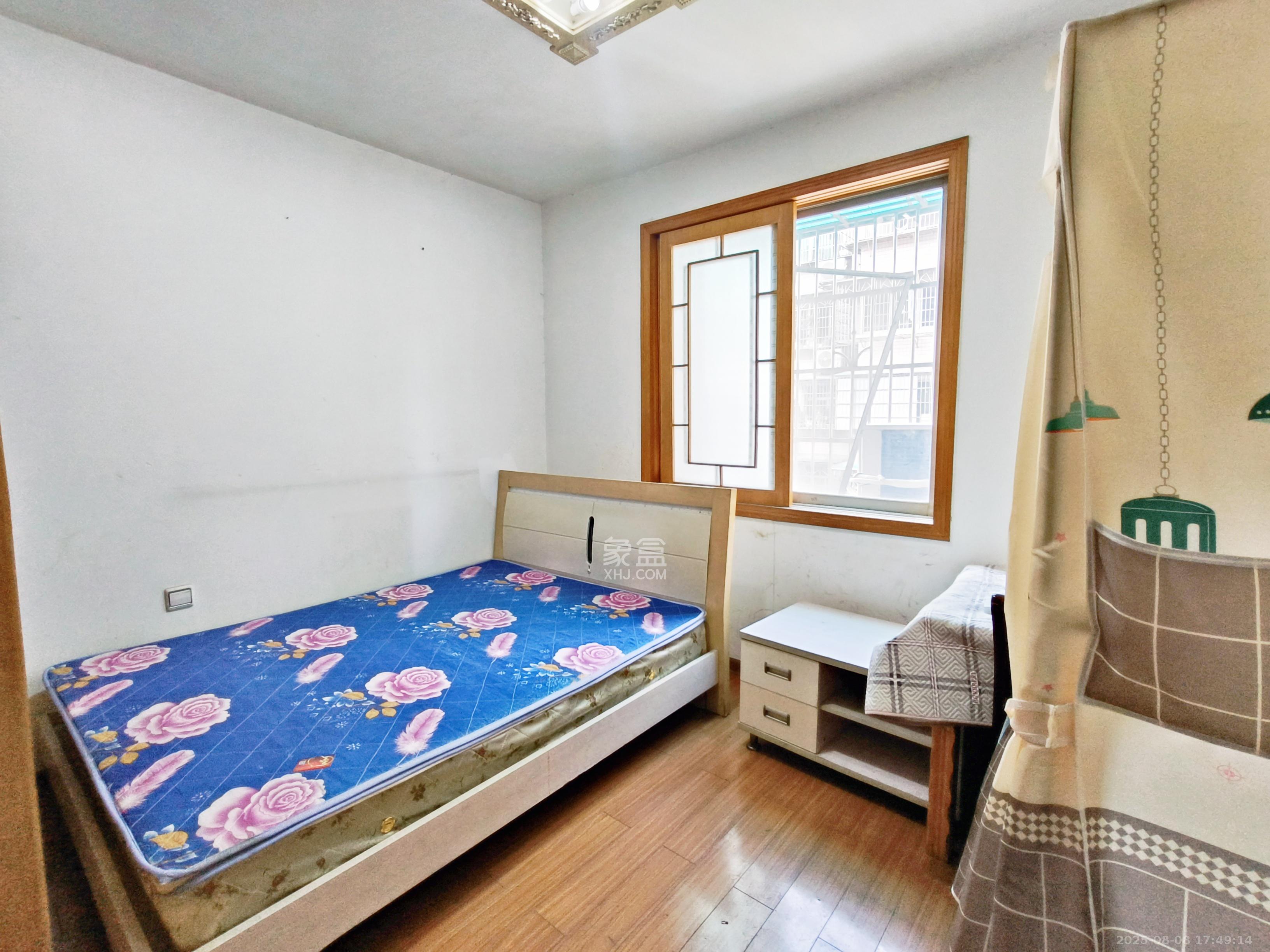 银杉雅园 4室2厅1卫 2200.0元/月 银杉雅园 4室2厅1卫 2200.0元/月室内图