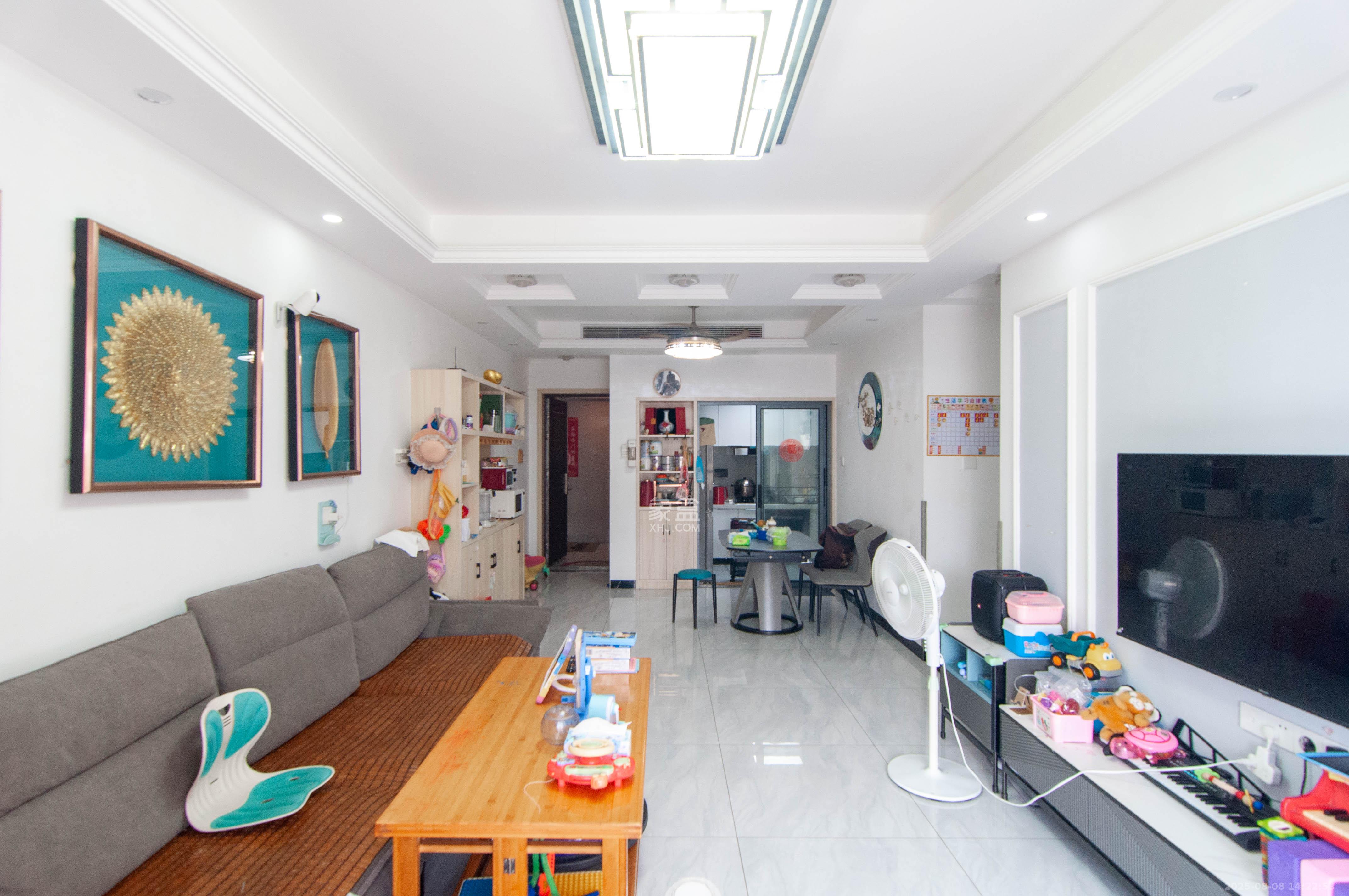 梅溪湖金茂湾  3室2厅2卫    145.0万客厅