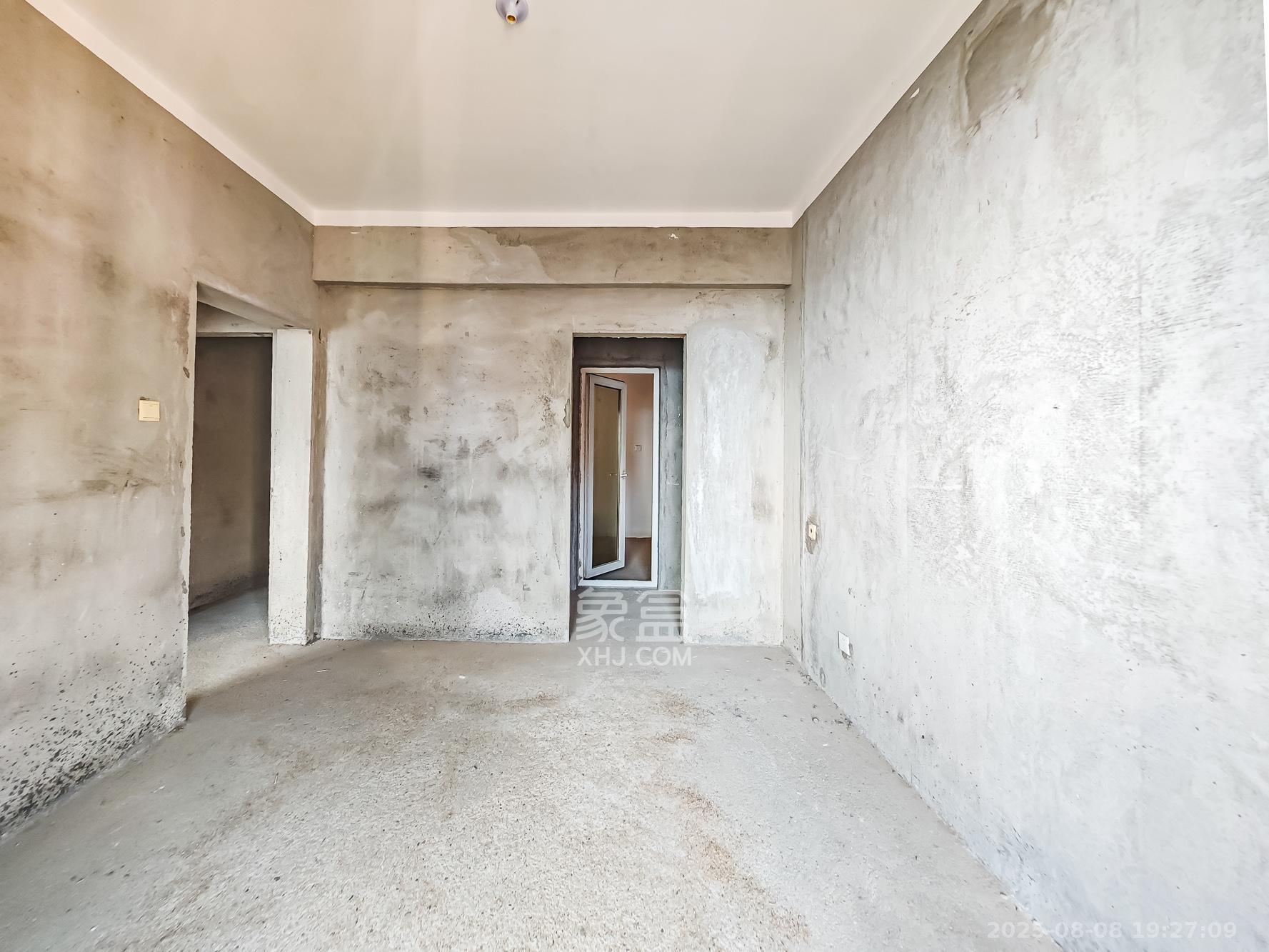 绿地海外滩一期 3室2厅2卫 58.0万 绿地海外滩一期 3室2厅2卫 58.0万卧室