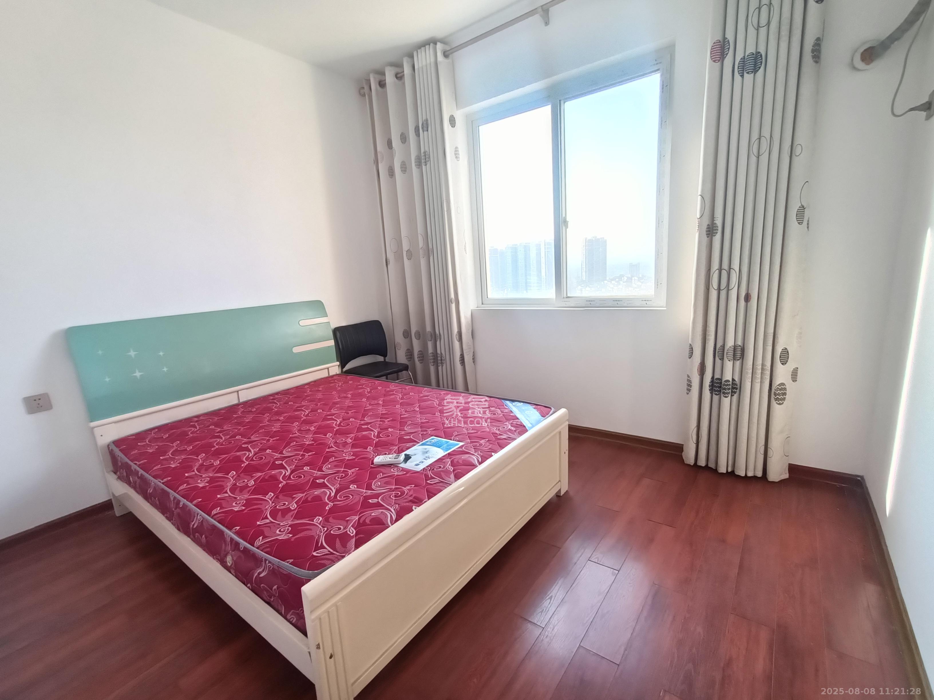 世景华庭  3室2厅2卫   1700.00元/月室内图